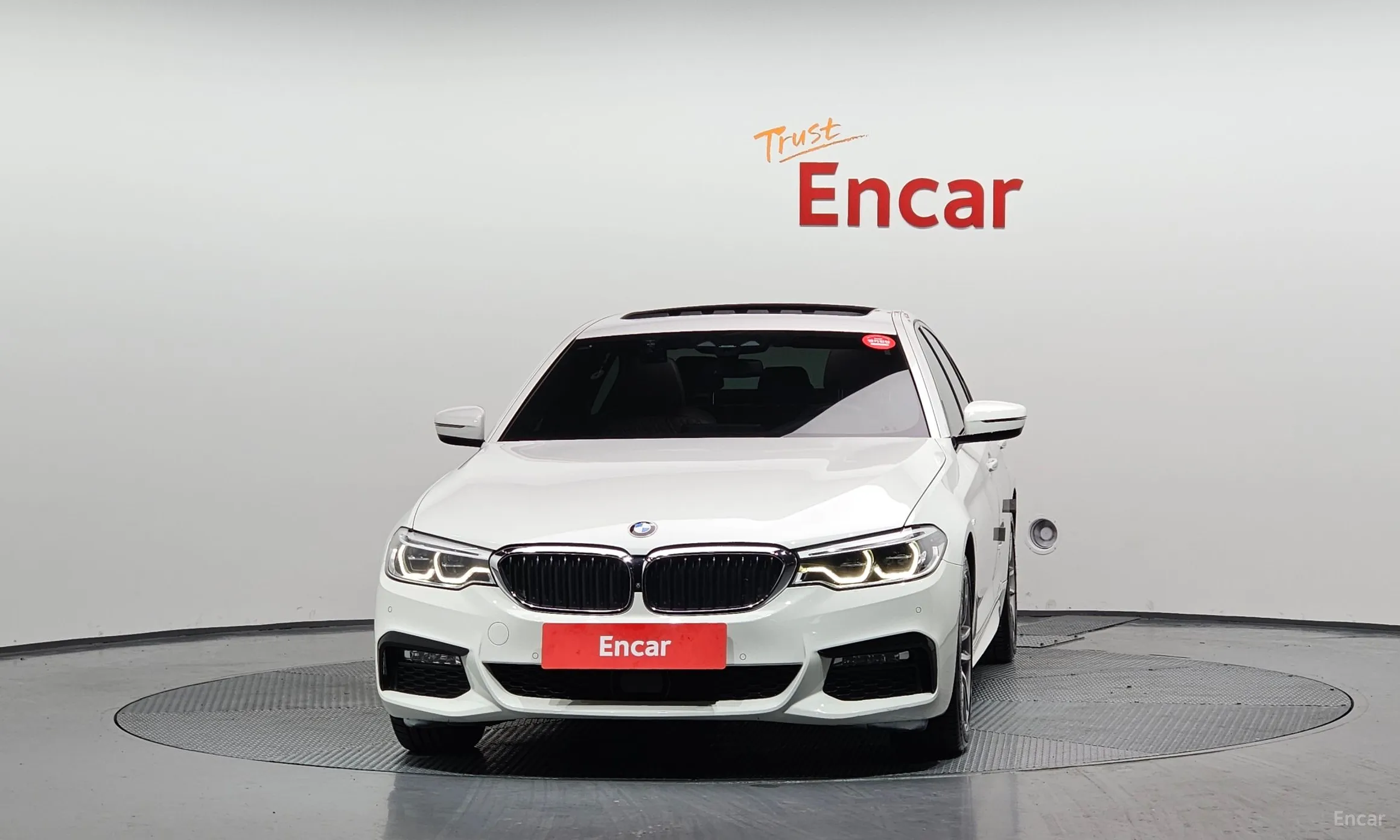 BMW 5 Series (G30) превью 3