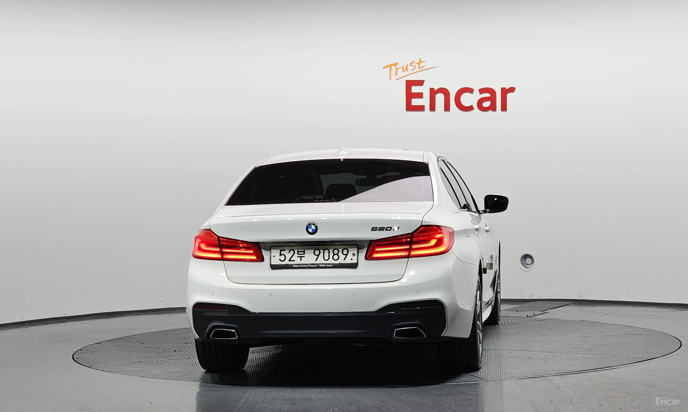 BMW 5 Series (G30) превью 4