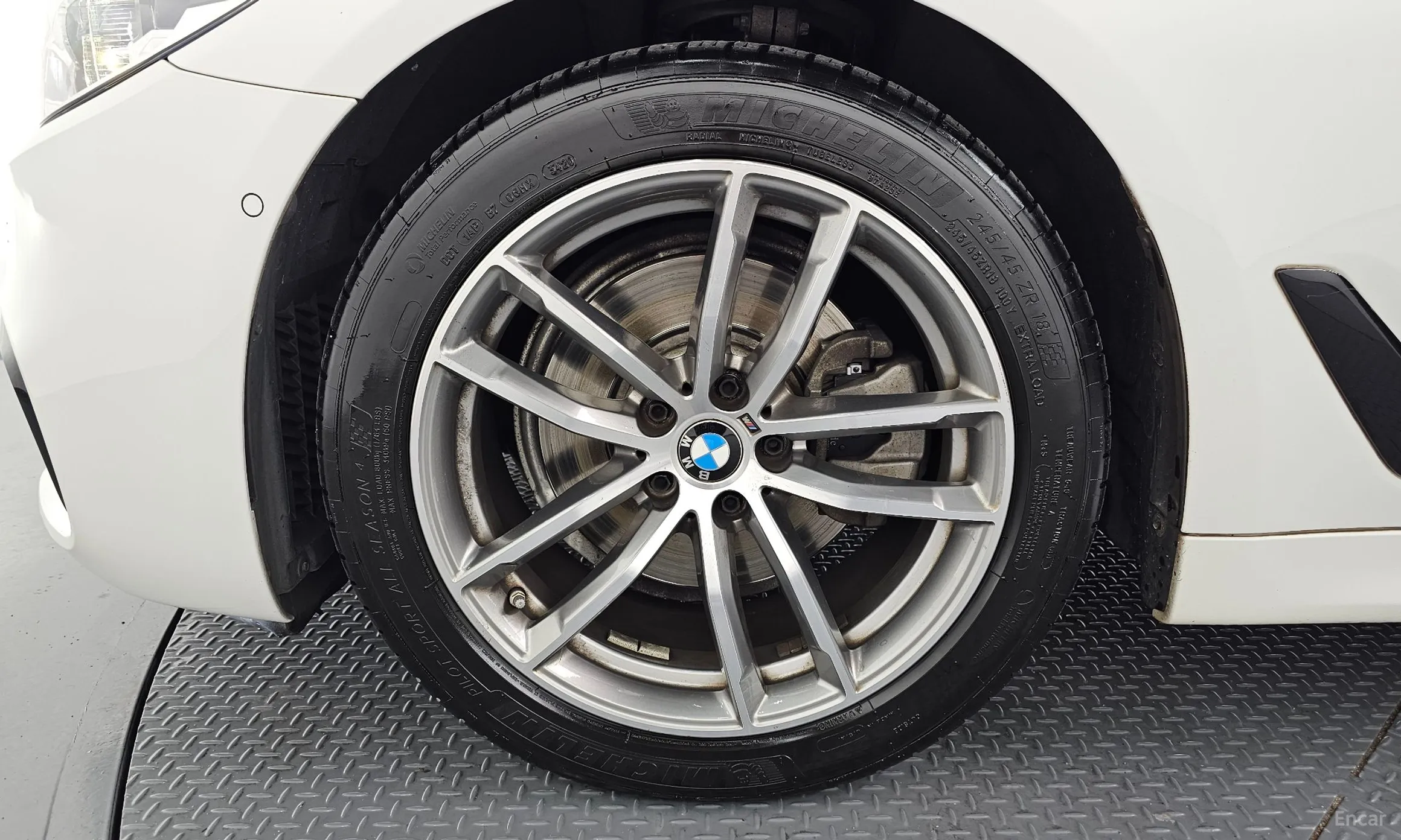 BMW 5 Series (G30) превью 5