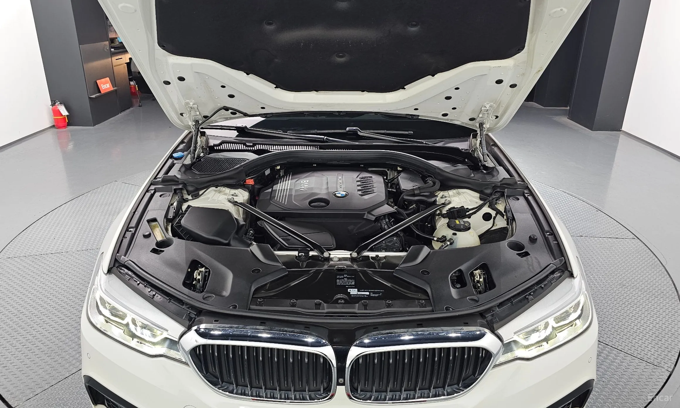 BMW 5 Series (G30) превью 6
