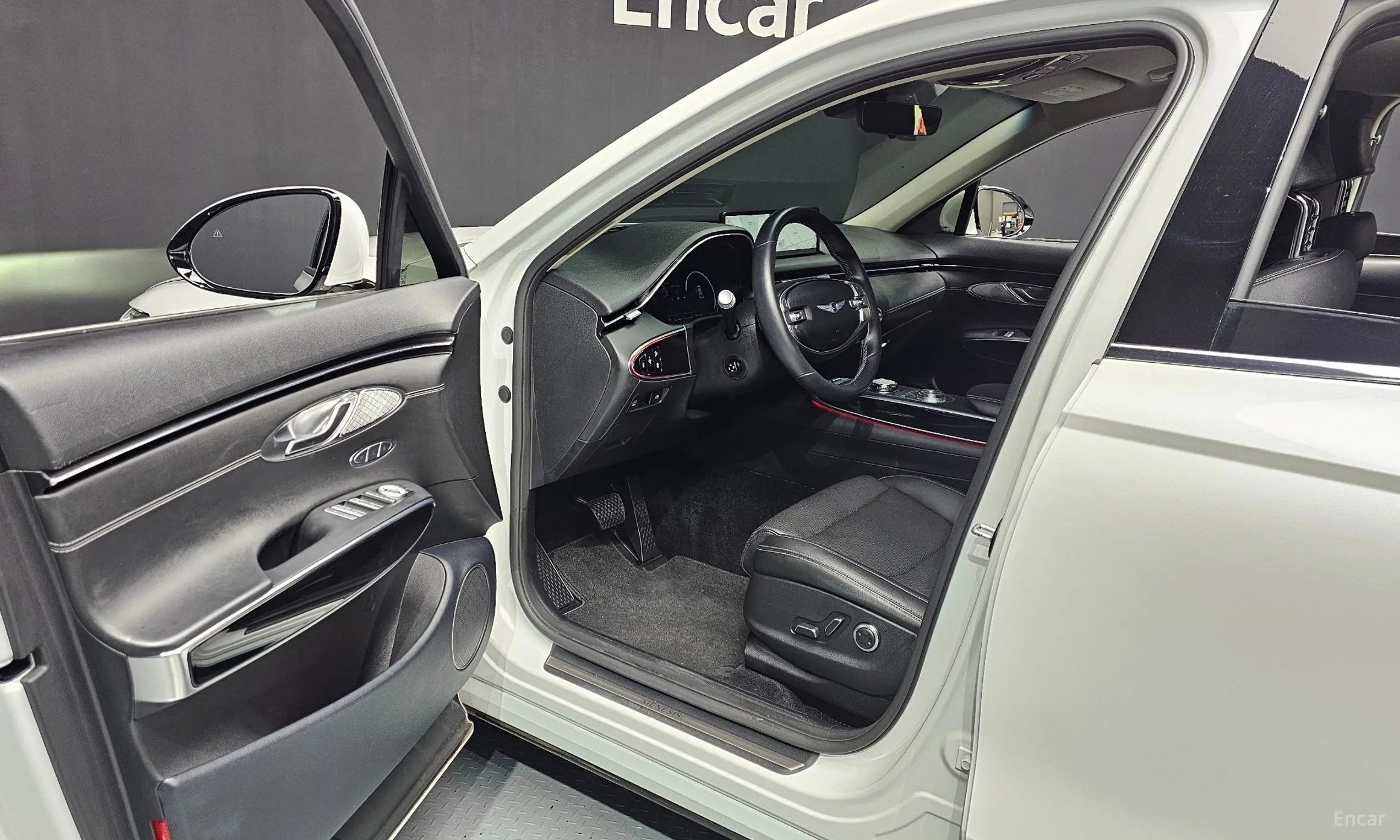 Genesis GV70 превью 10