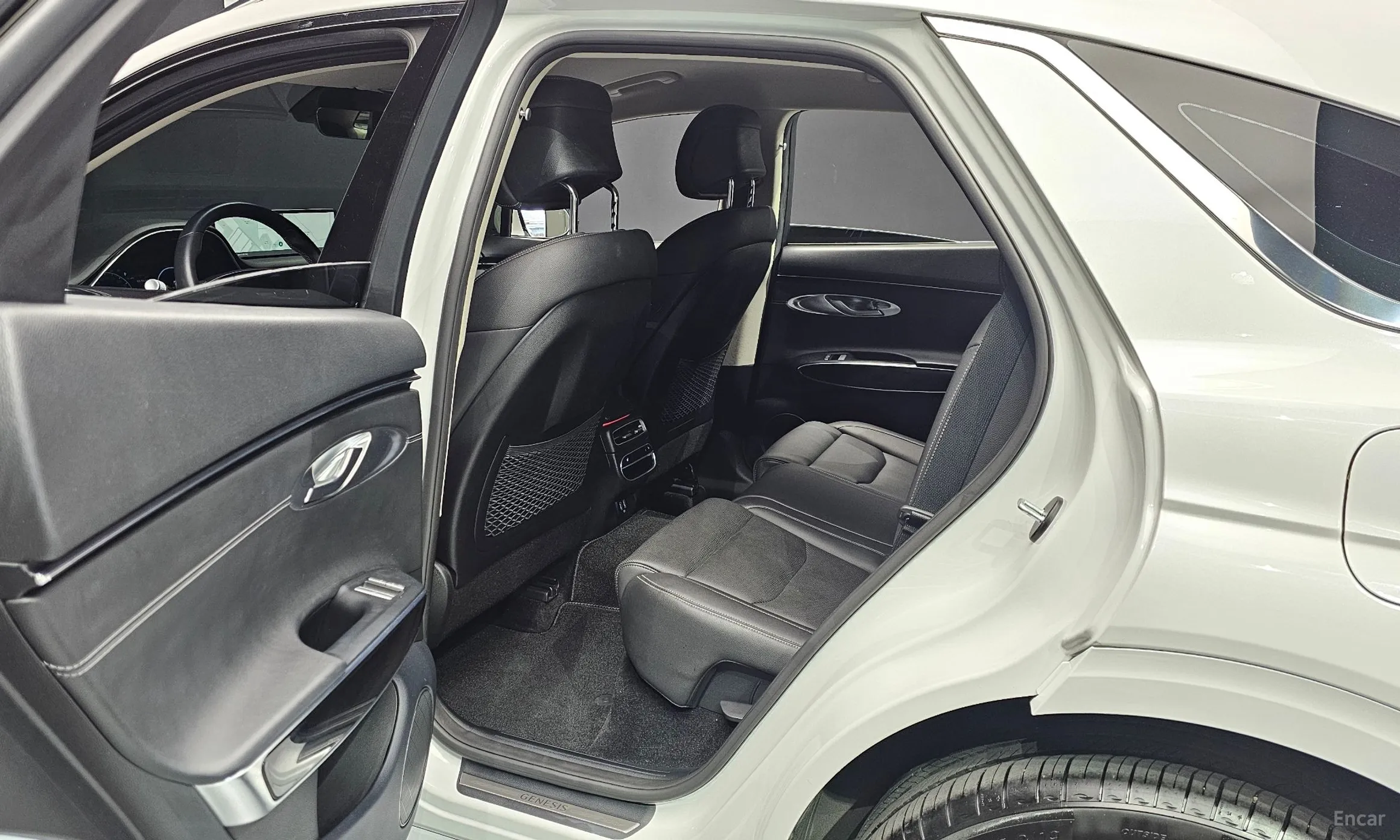 Genesis GV70 превью 12