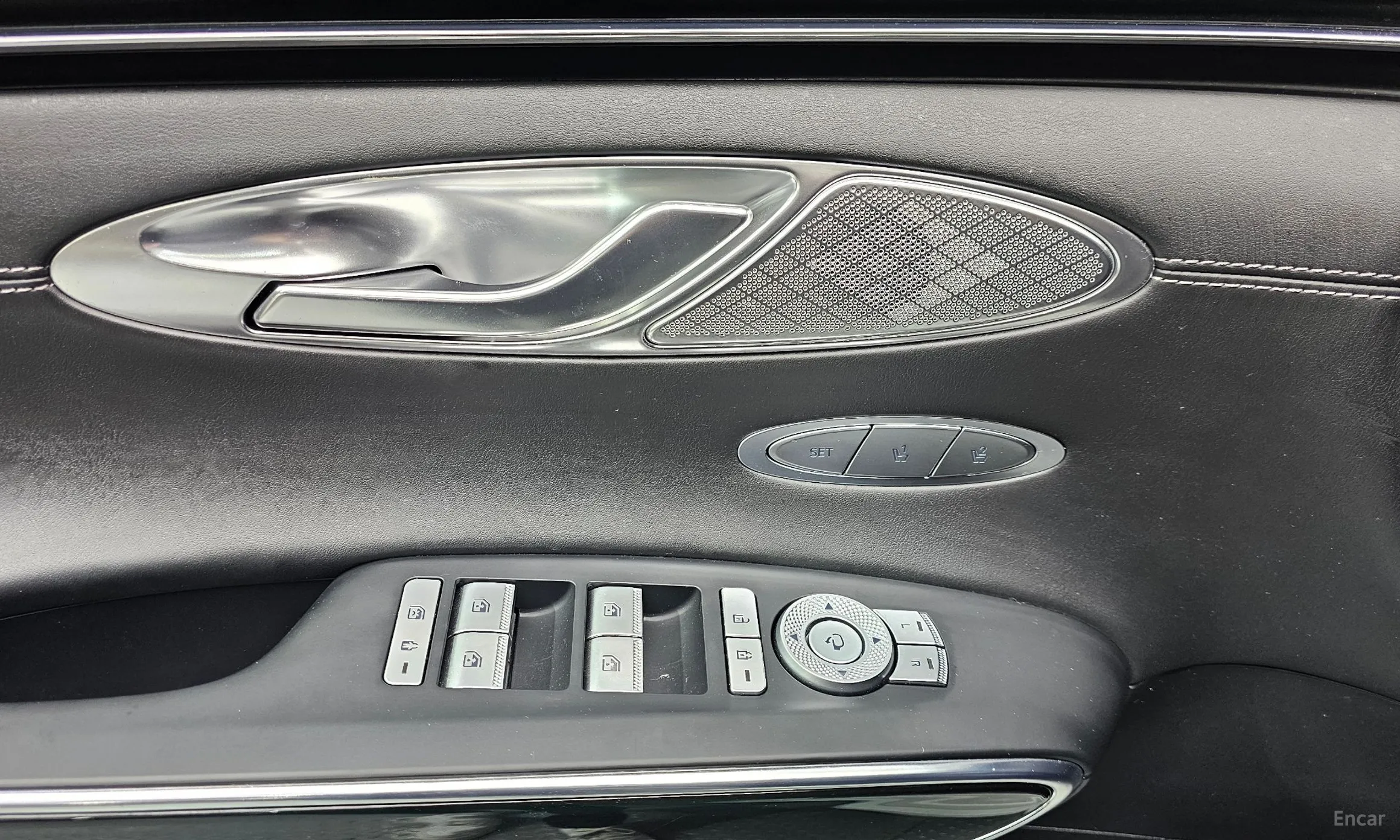 Genesis GV70 превью 17