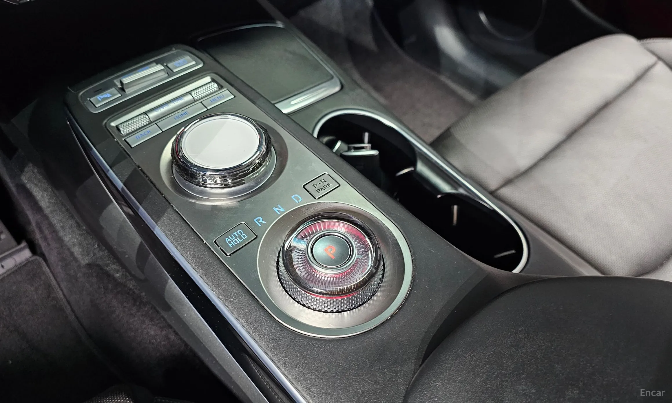 Genesis GV70 превью 9