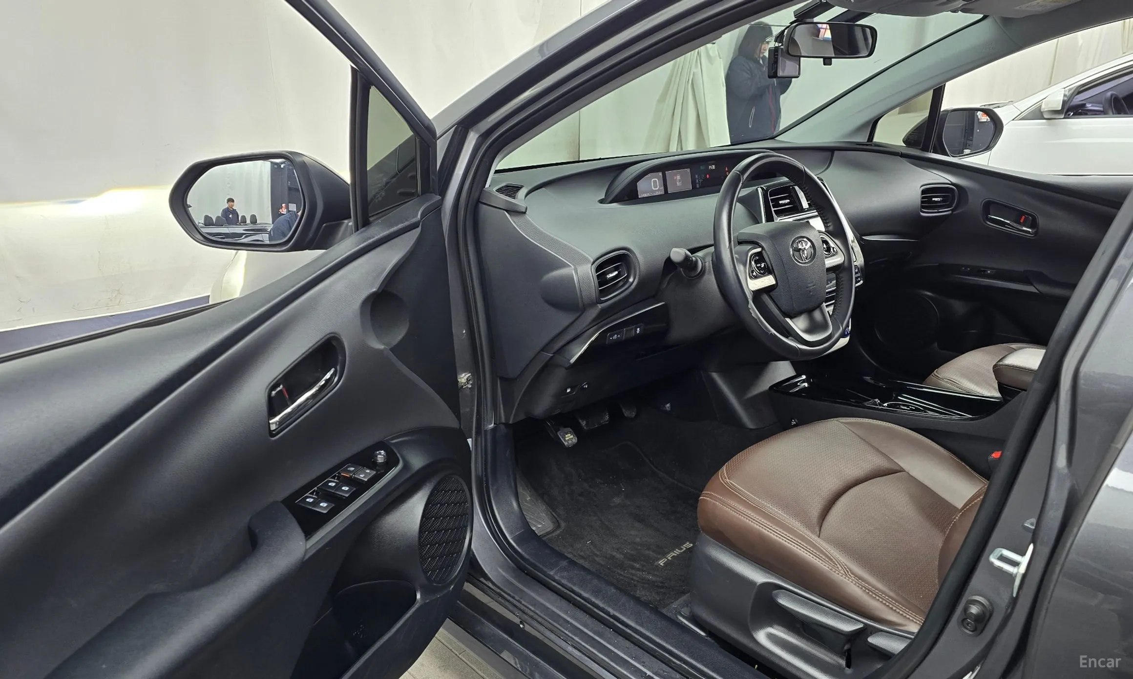 Toyota Prius 4th Generation превью 10