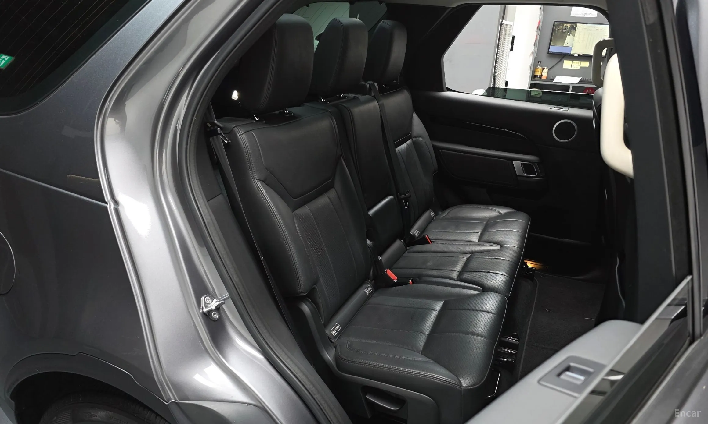 Land Rover Discovery 5 превью 11