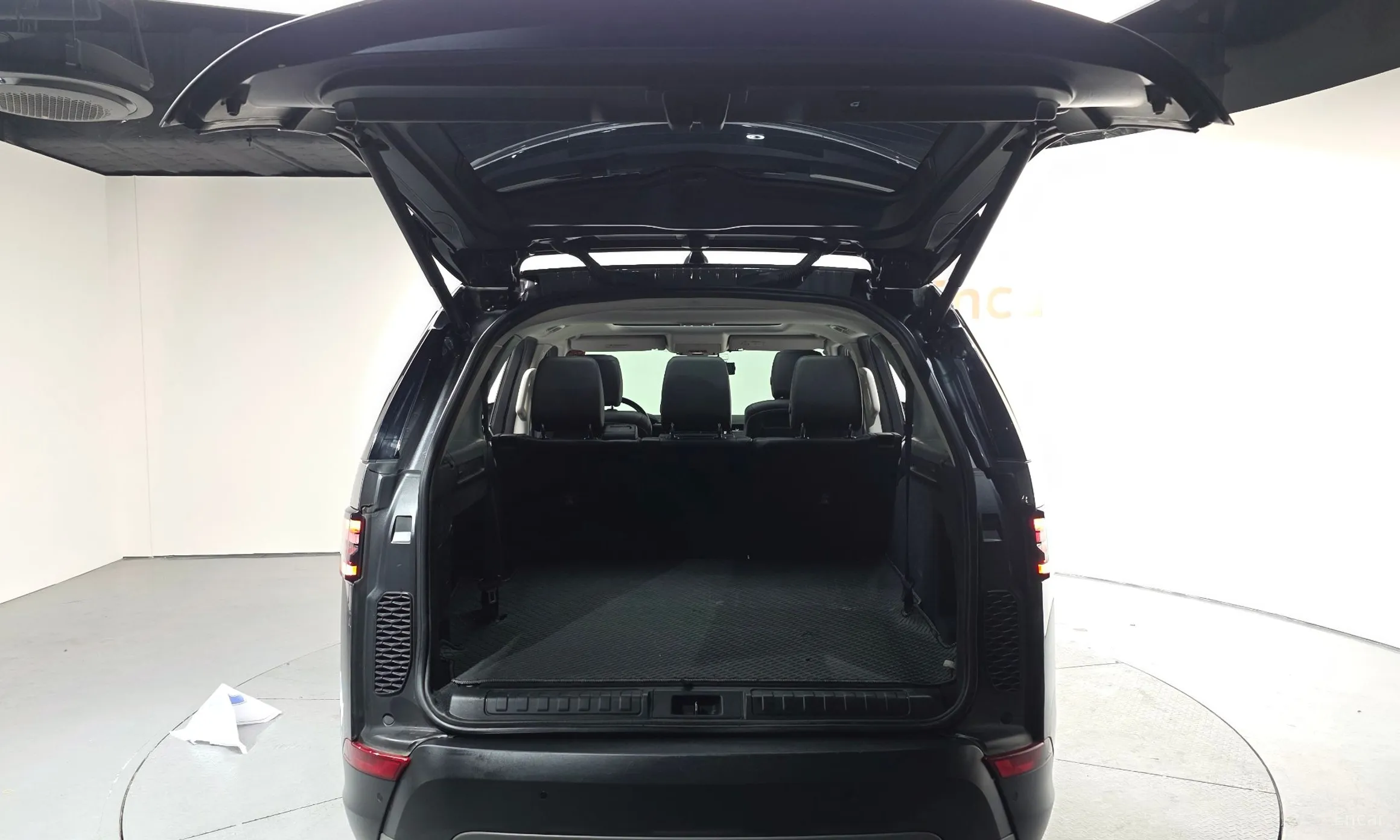 Land Rover Discovery 5 превью 20