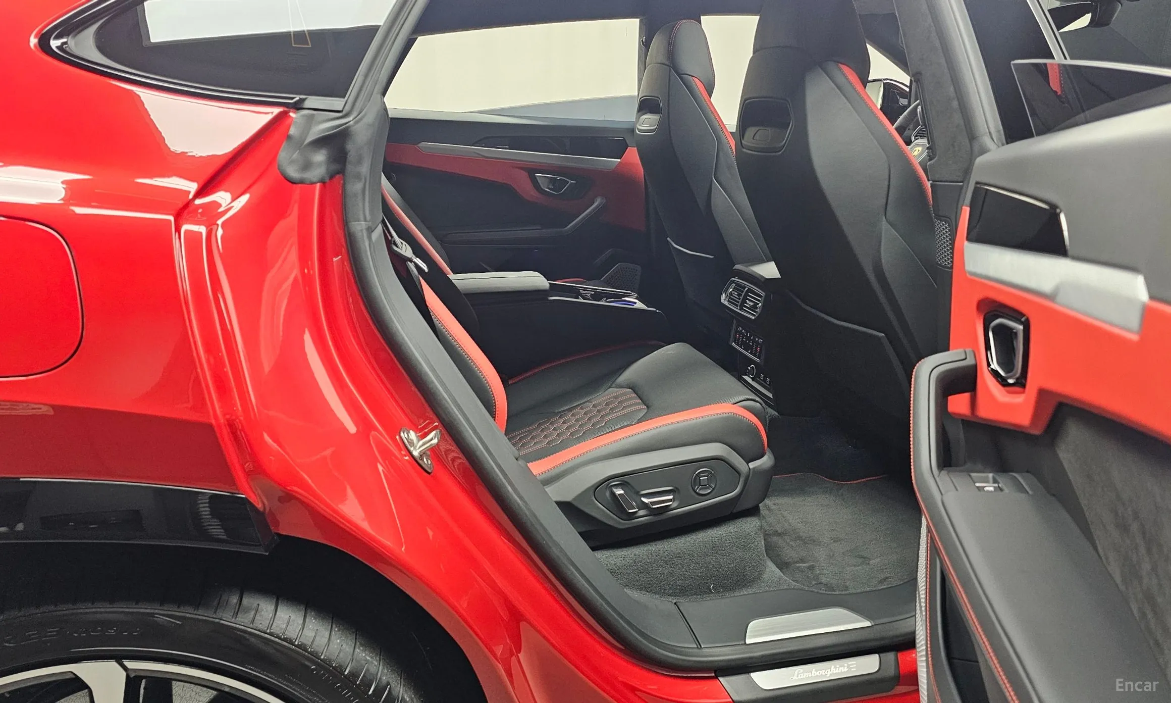 Lamborghini Urus превью 12