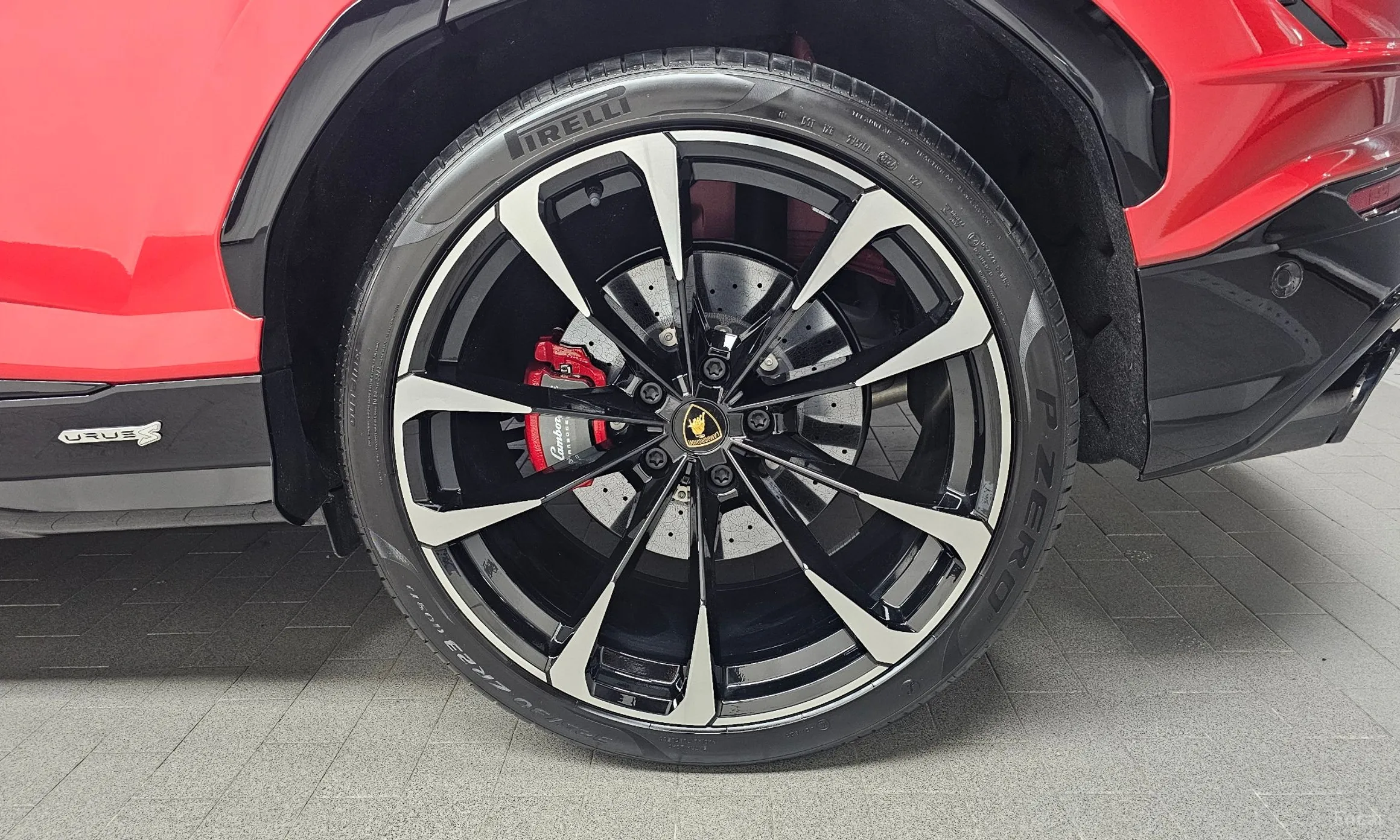 Lamborghini Urus превью 5