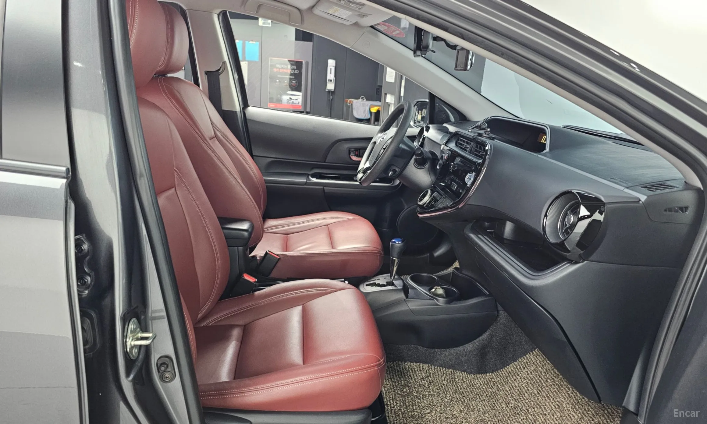 Toyota Prius C превью 11