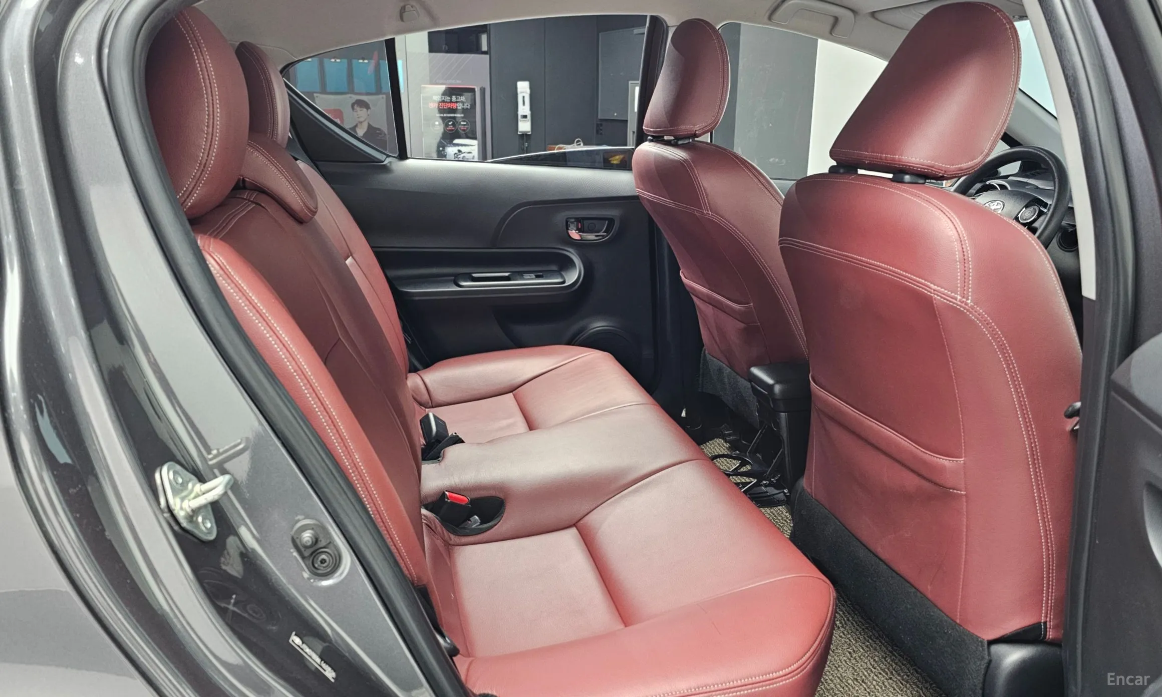 Toyota Prius C превью 12