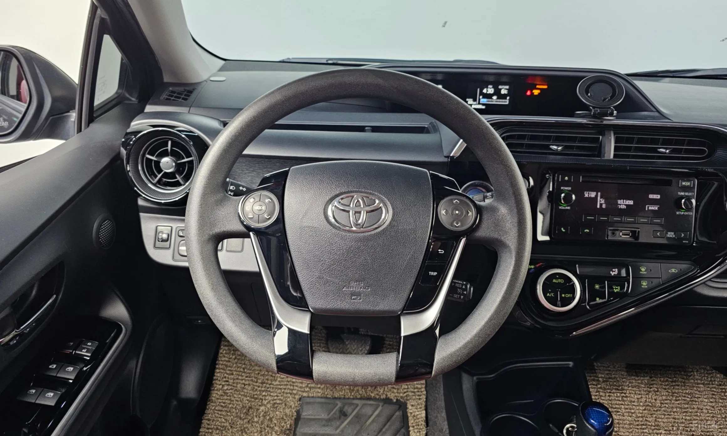 Toyota Prius C превью 13