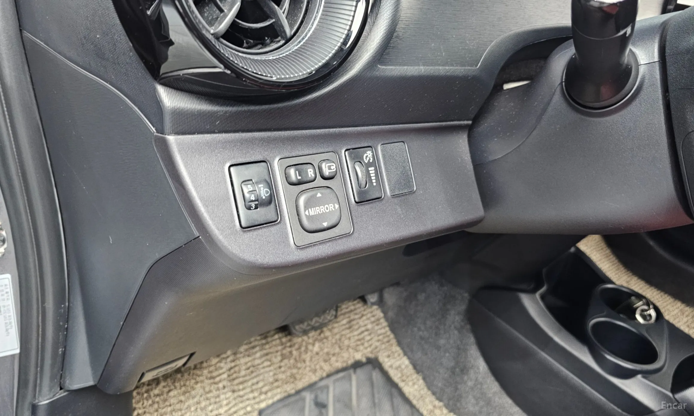 Toyota Prius C превью 18