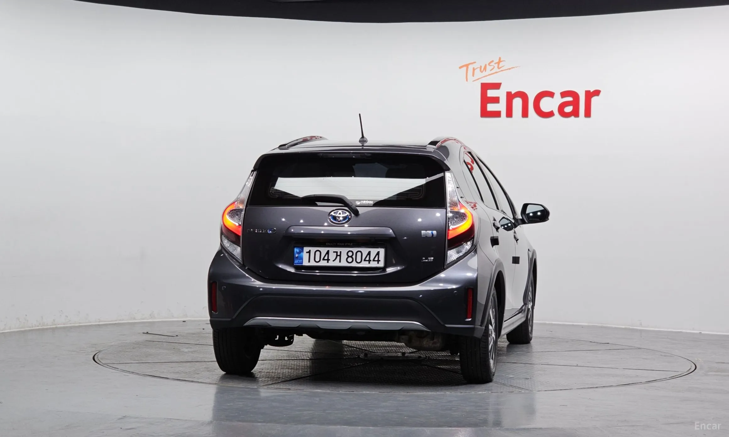 Toyota Prius C превью 4