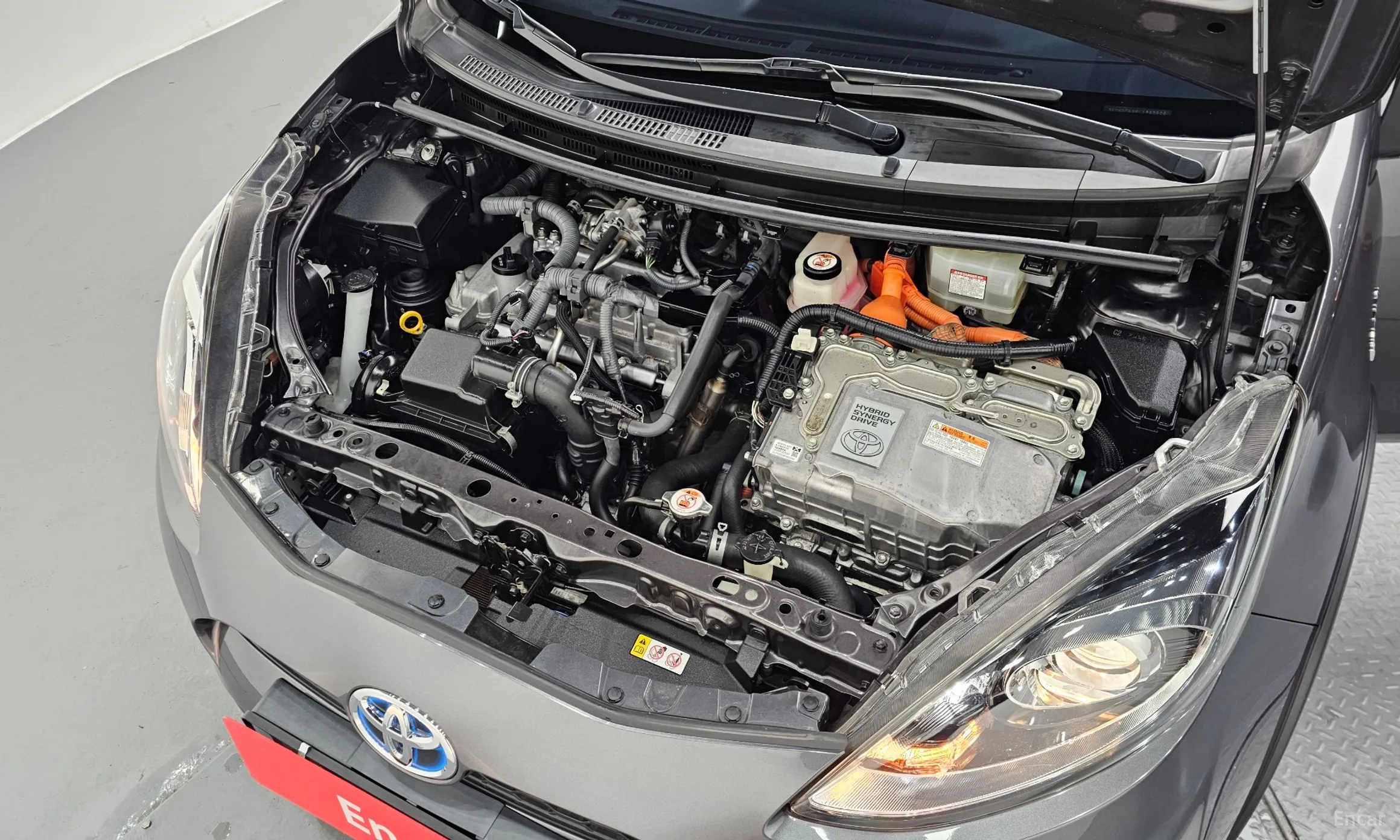 Toyota Prius C превью 6