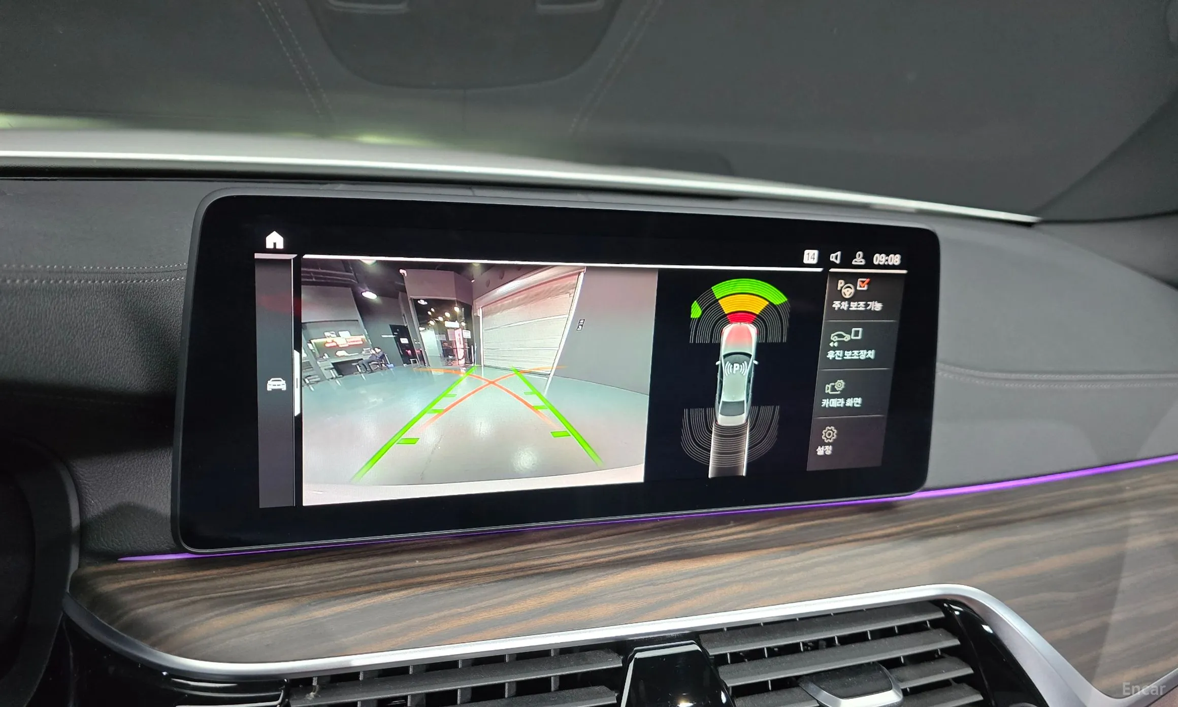 BMW 5 Series (G30) превью 16