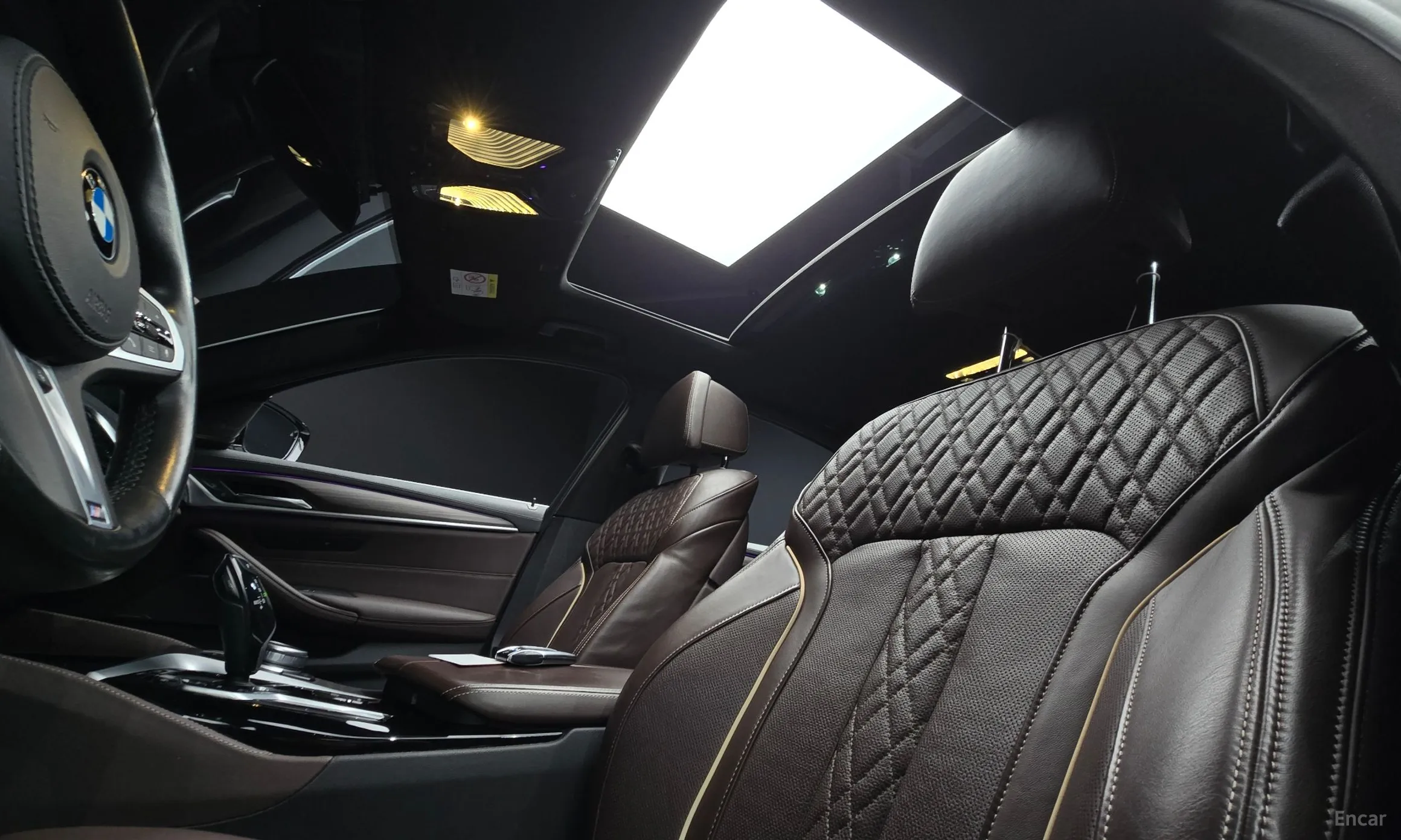 BMW 5 Series (G30) превью 19