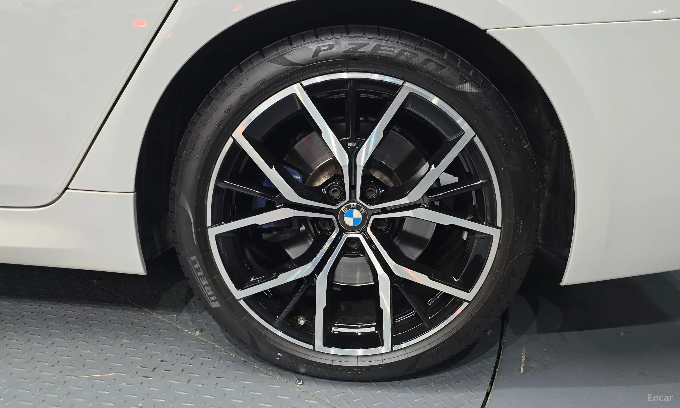 BMW 5 Series (G30) превью 5