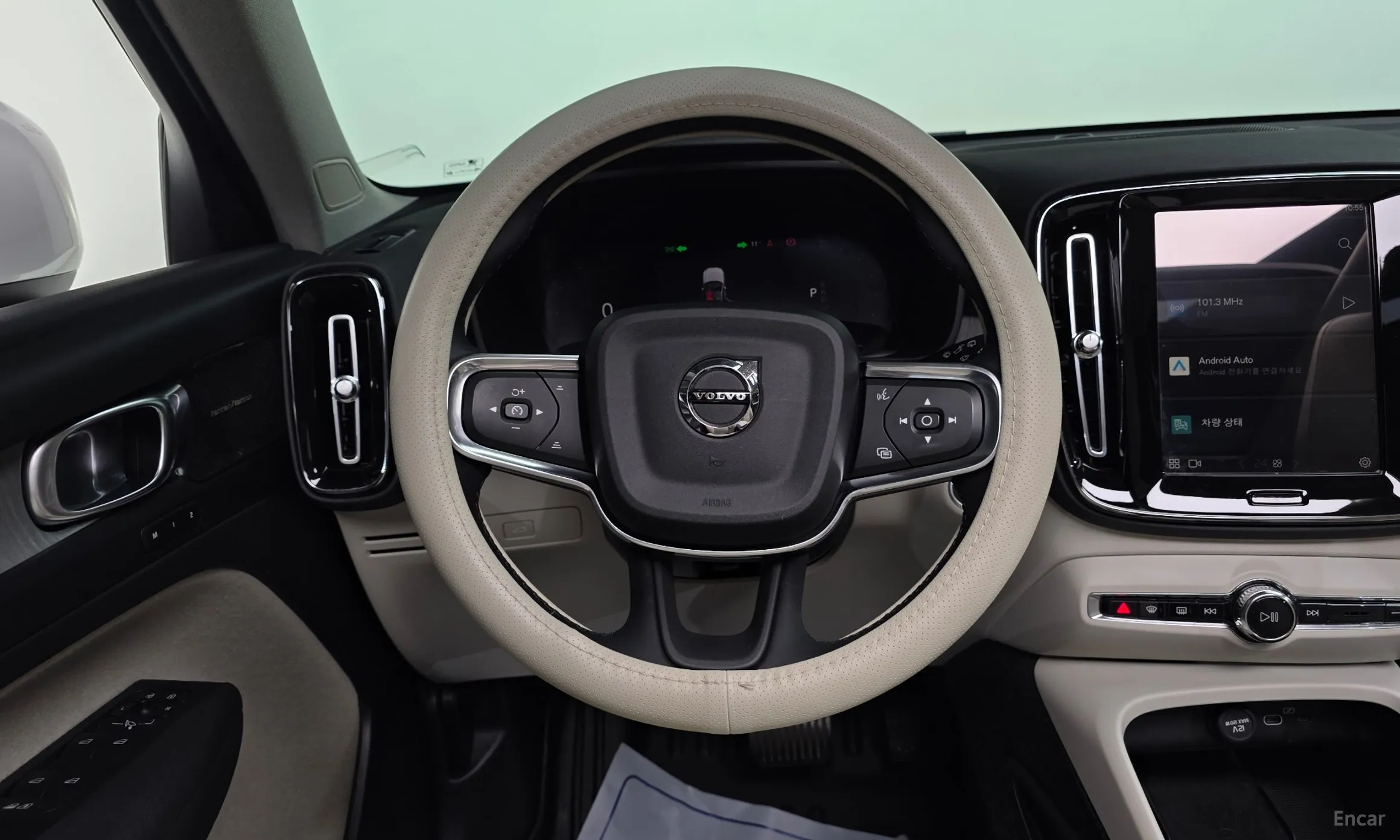 Volvo XC40 превью 13