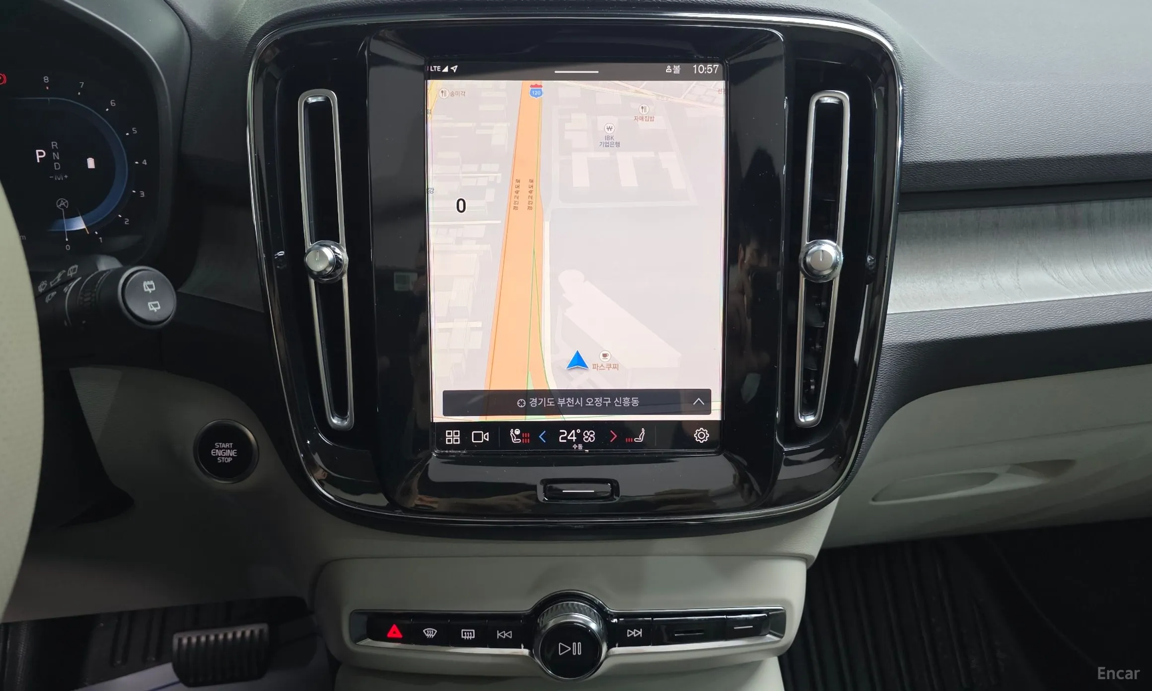 Volvo XC40 превью 14
