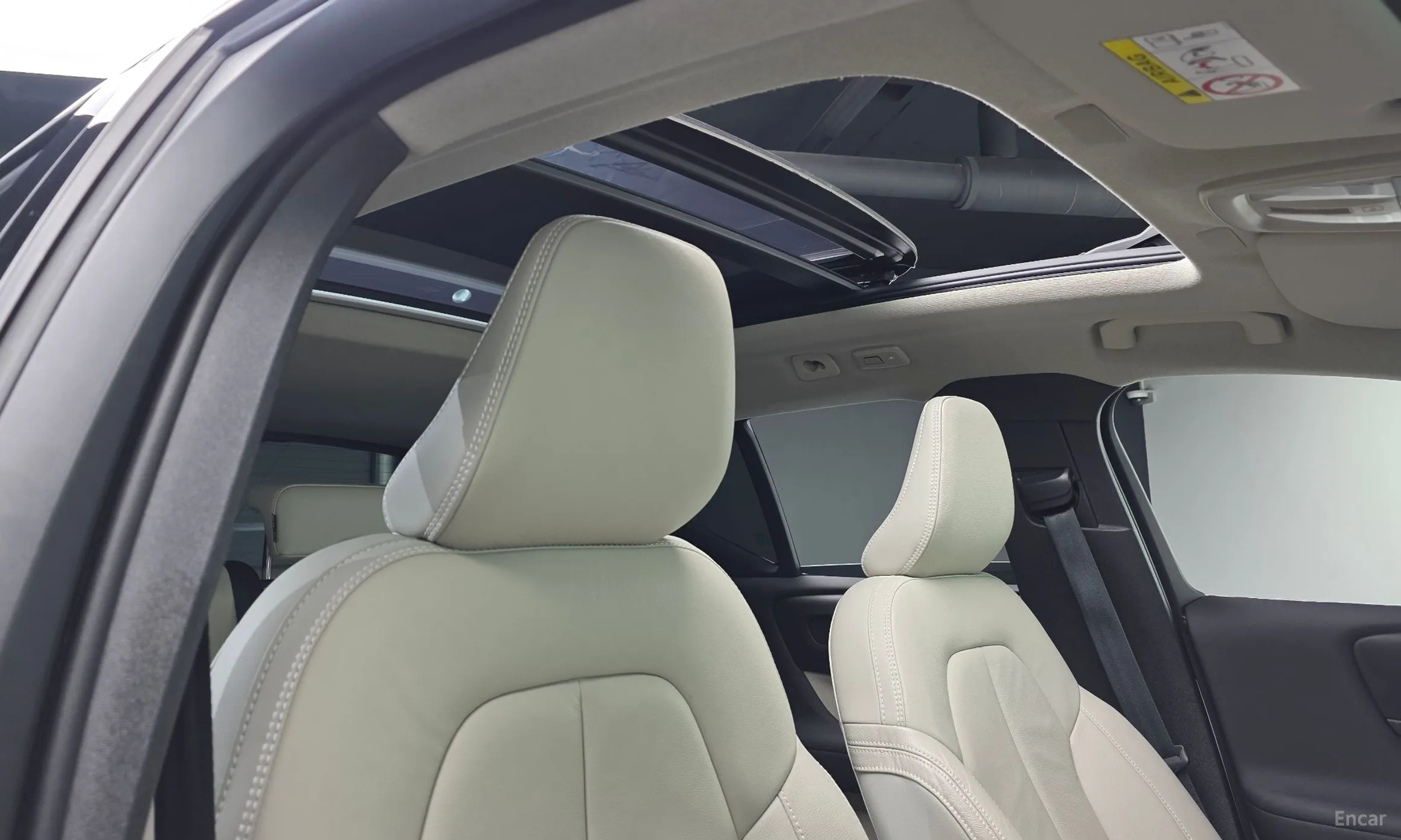 Volvo XC40 превью 19