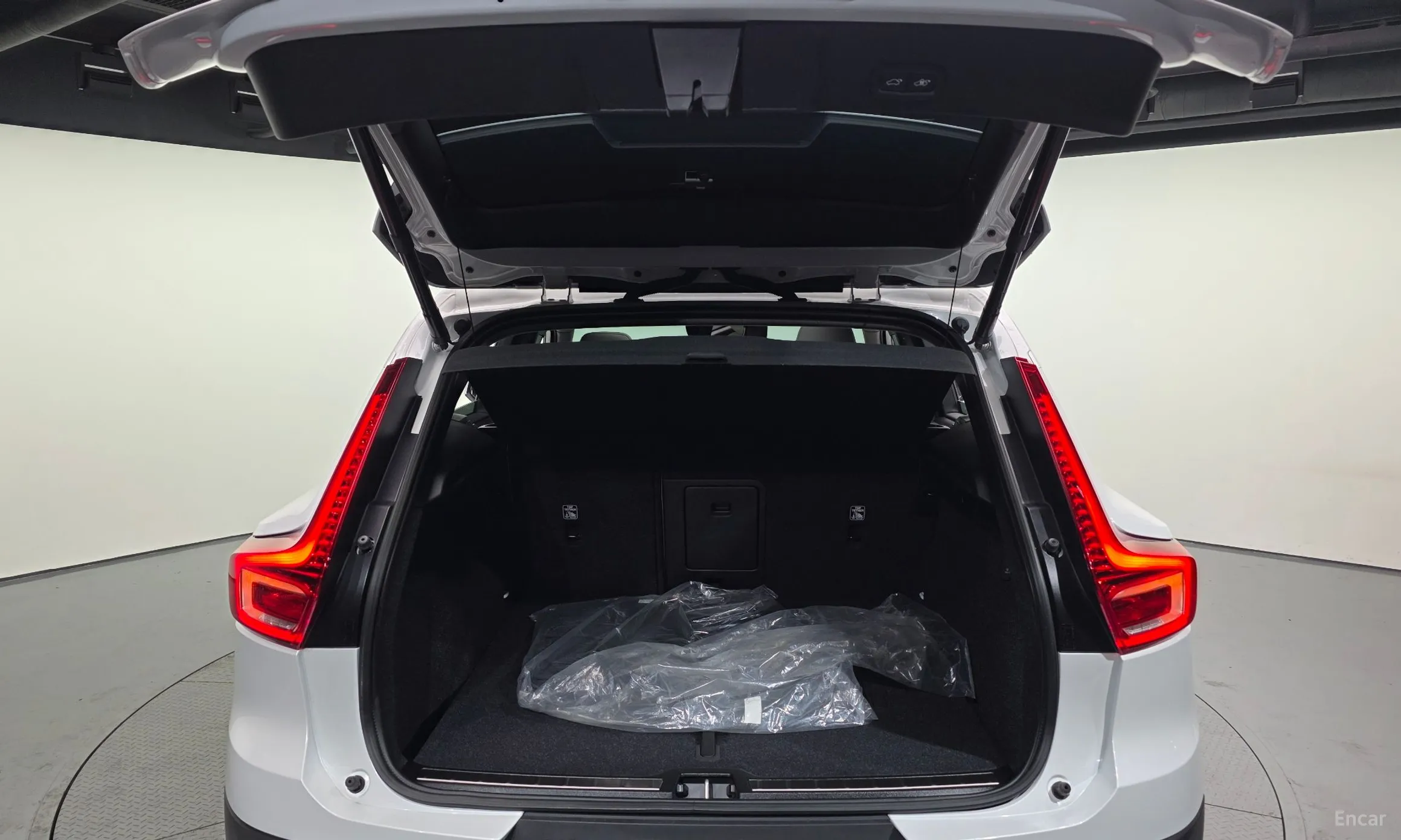 Volvo XC40 превью 20