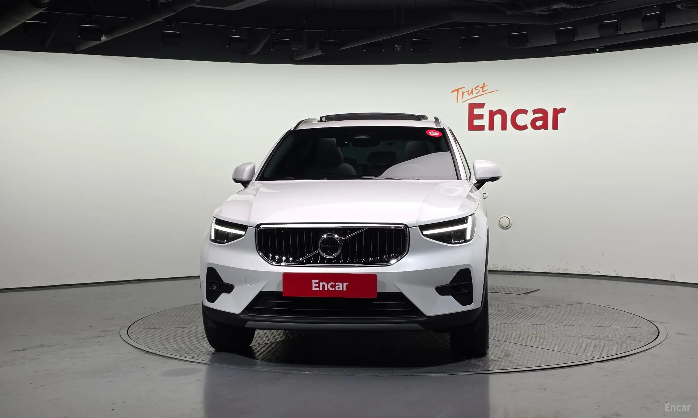 Volvo XC40 превью 3
