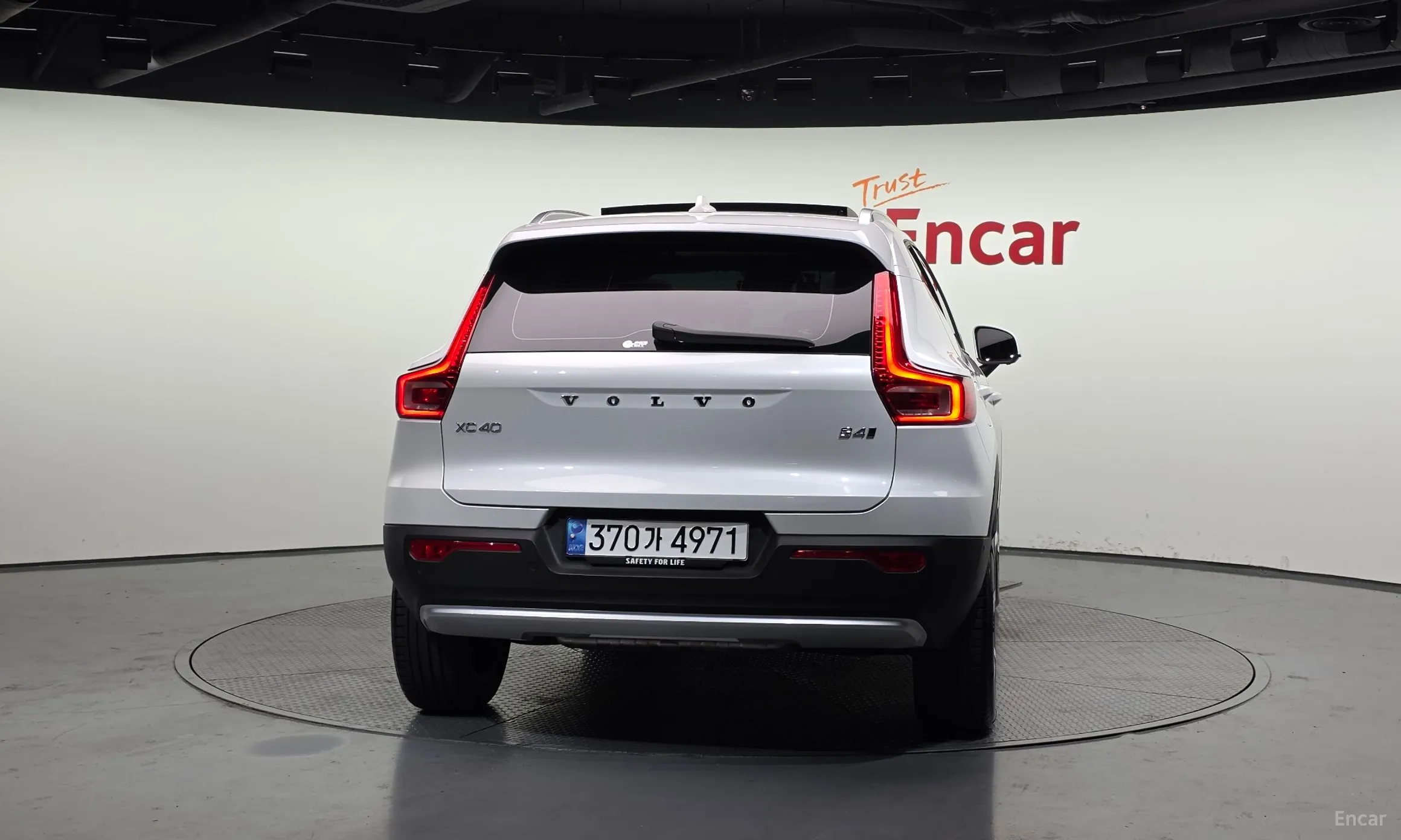 Volvo XC40 превью 4