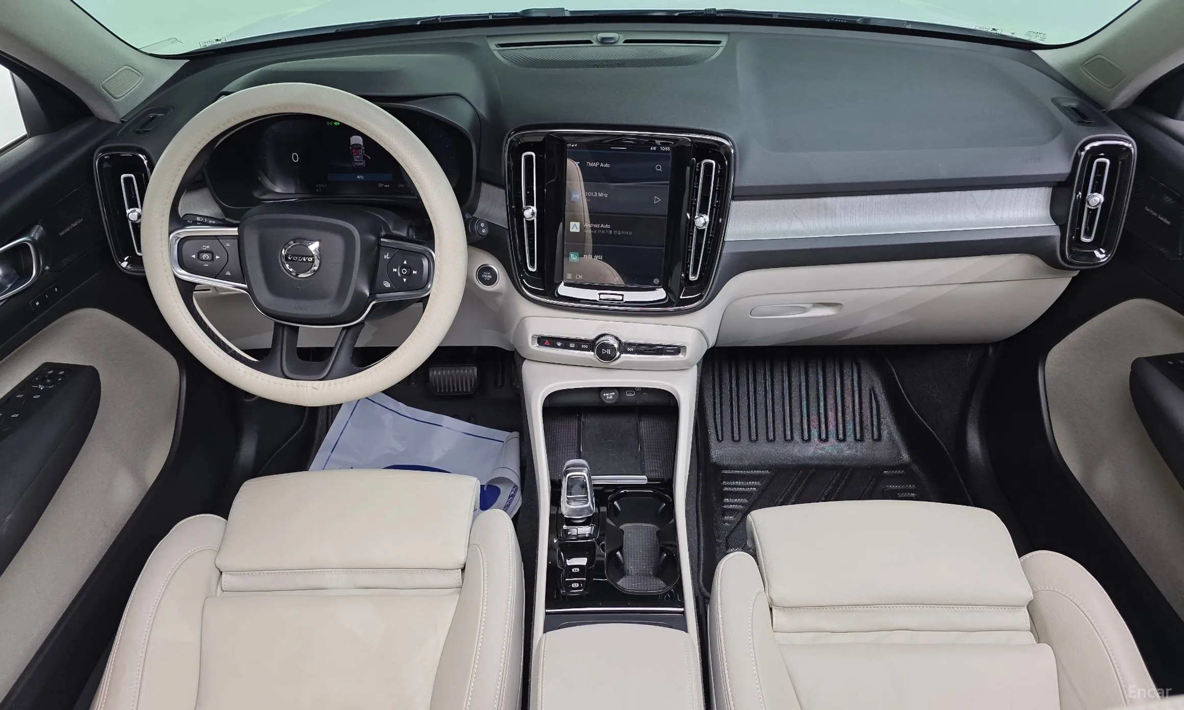 Volvo XC40 превью 7