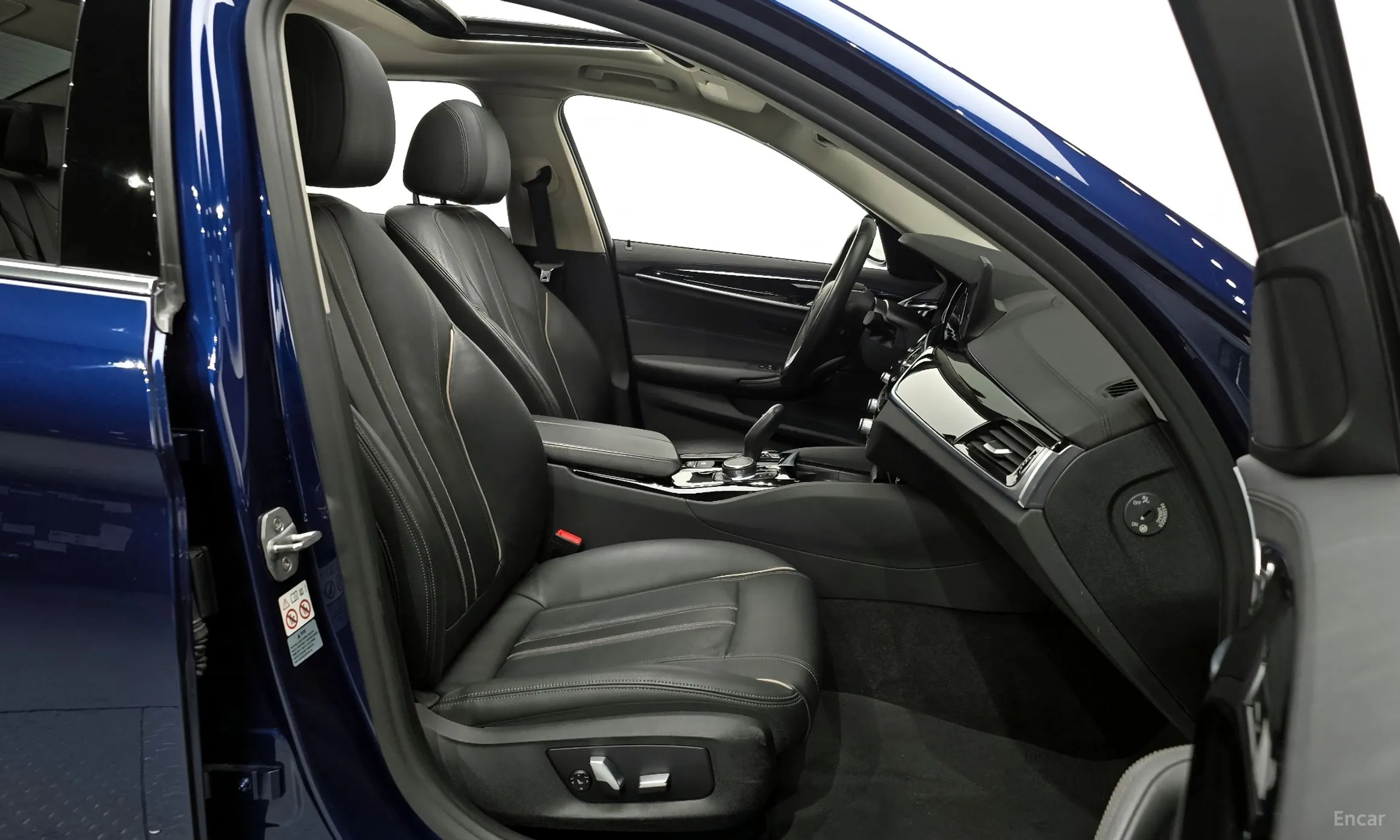 BMW 5 Series (G30) превью 10