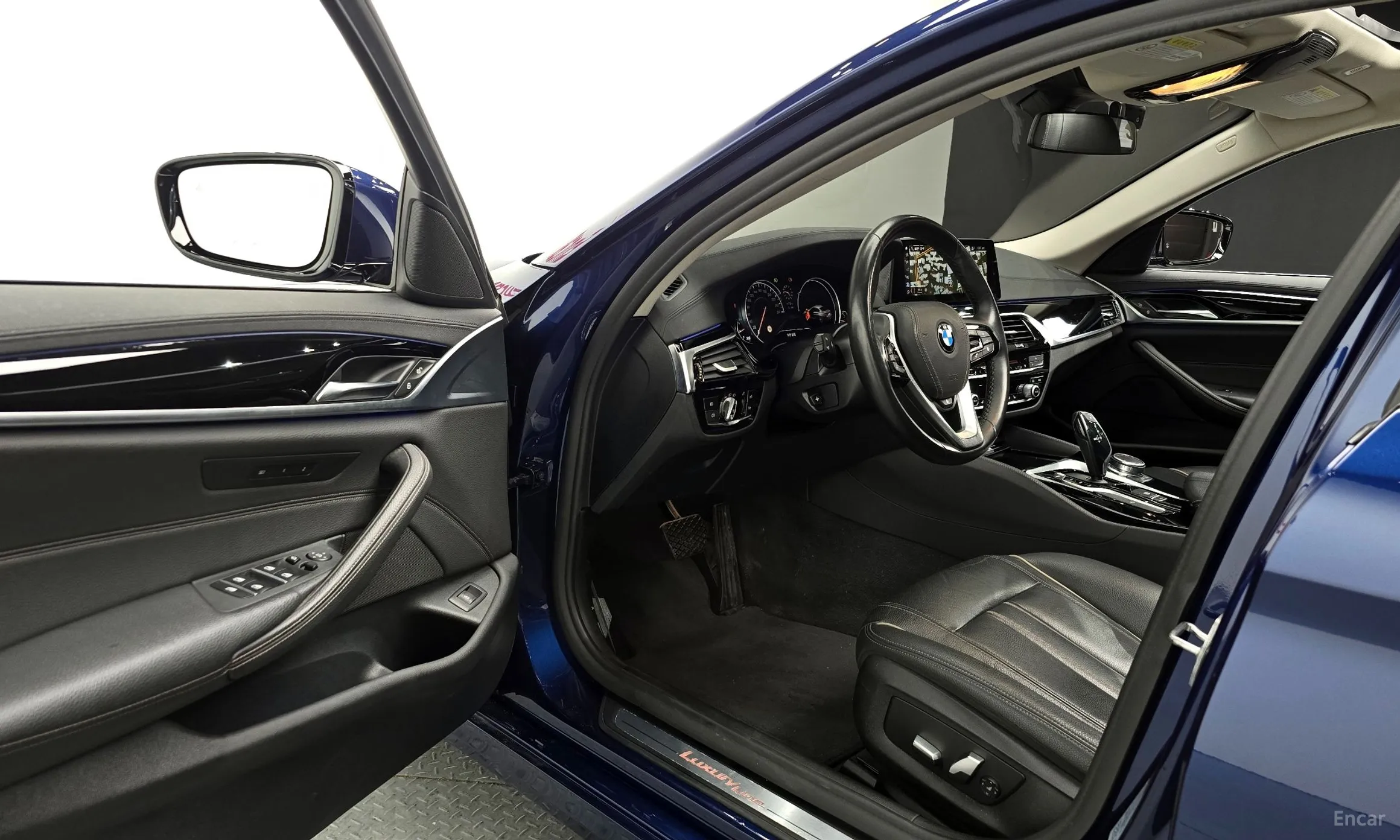 BMW 5 Series (G30) превью 11