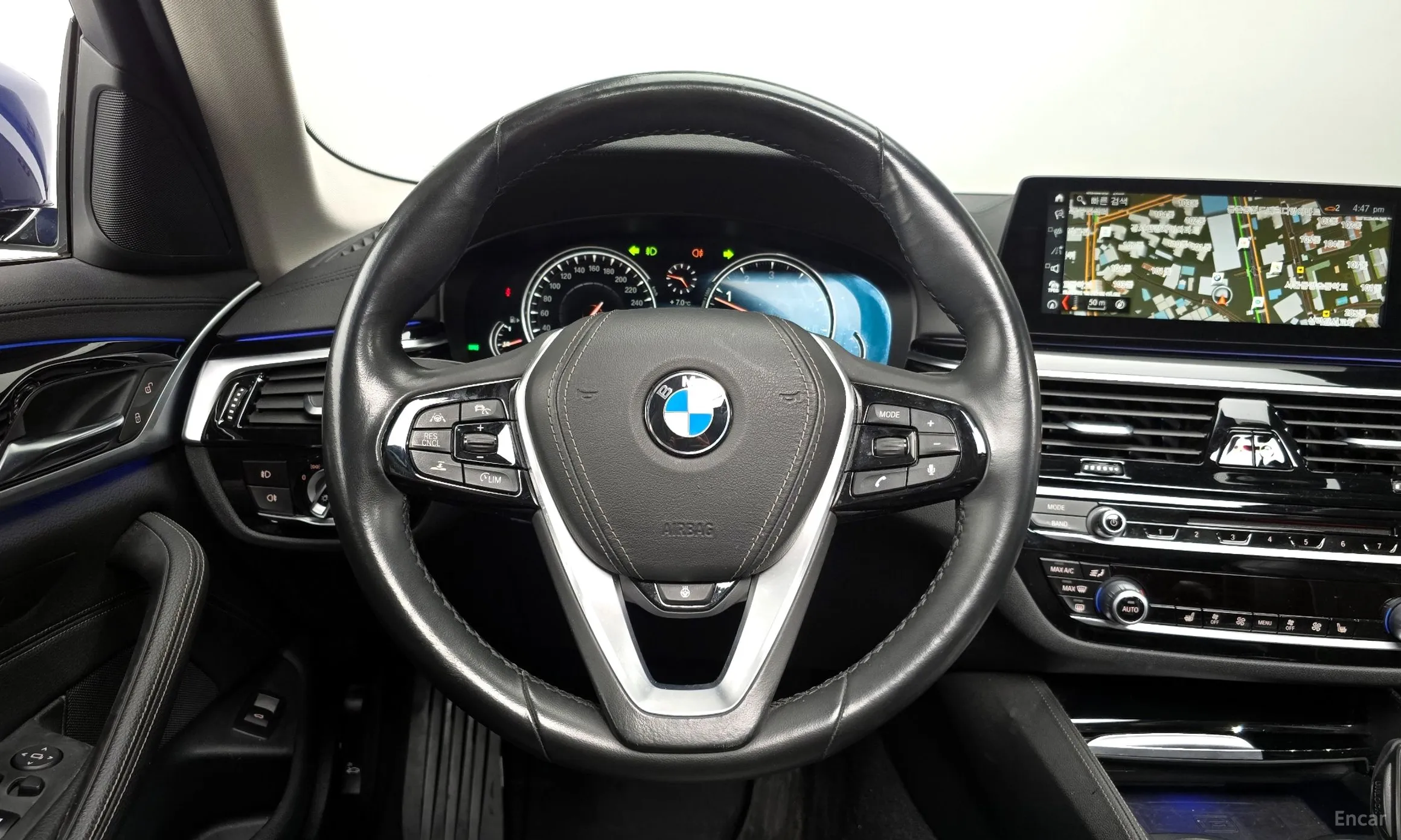 BMW 5 Series (G30) превью 13
