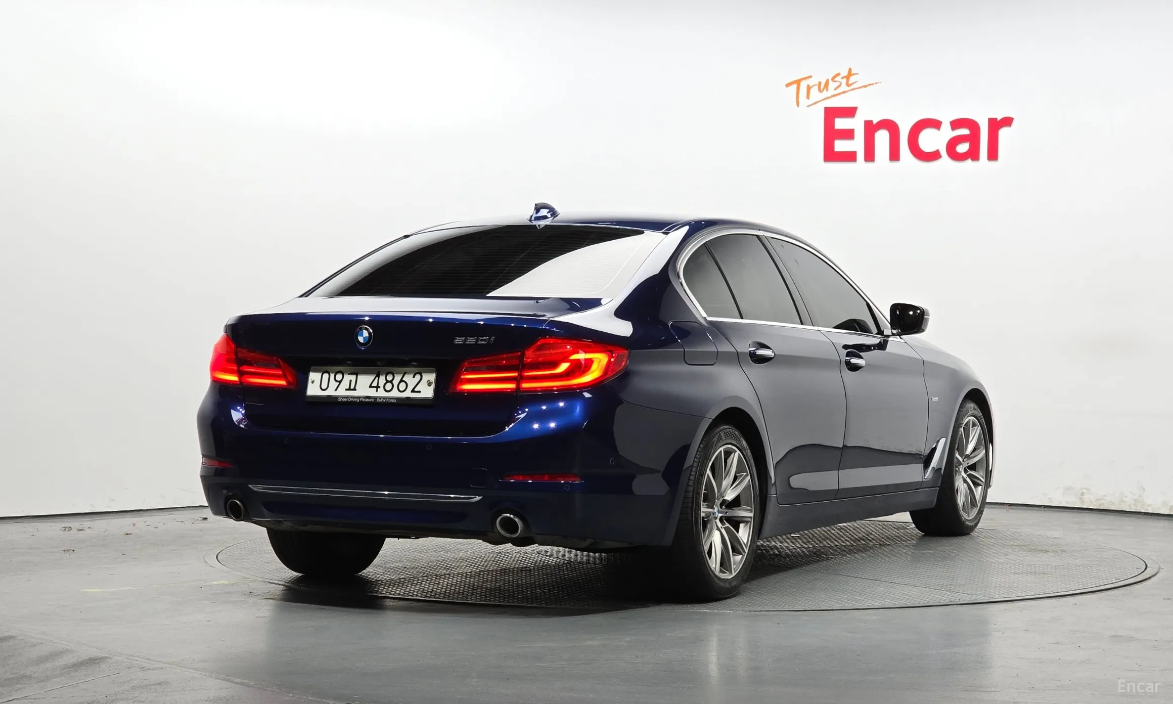 BMW 5 Series (G30) превью 2