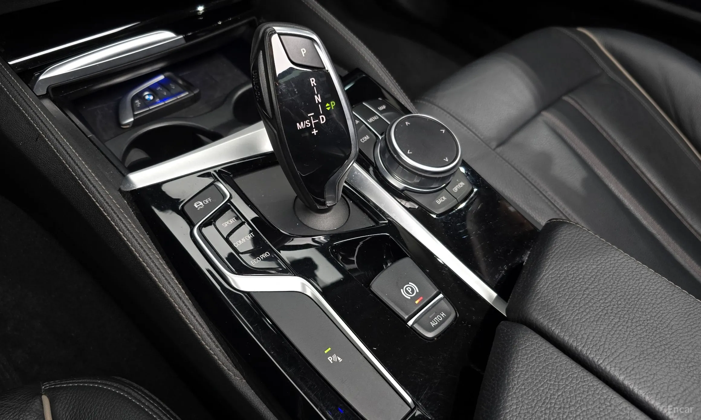 BMW 5 Series (G30) превью 9