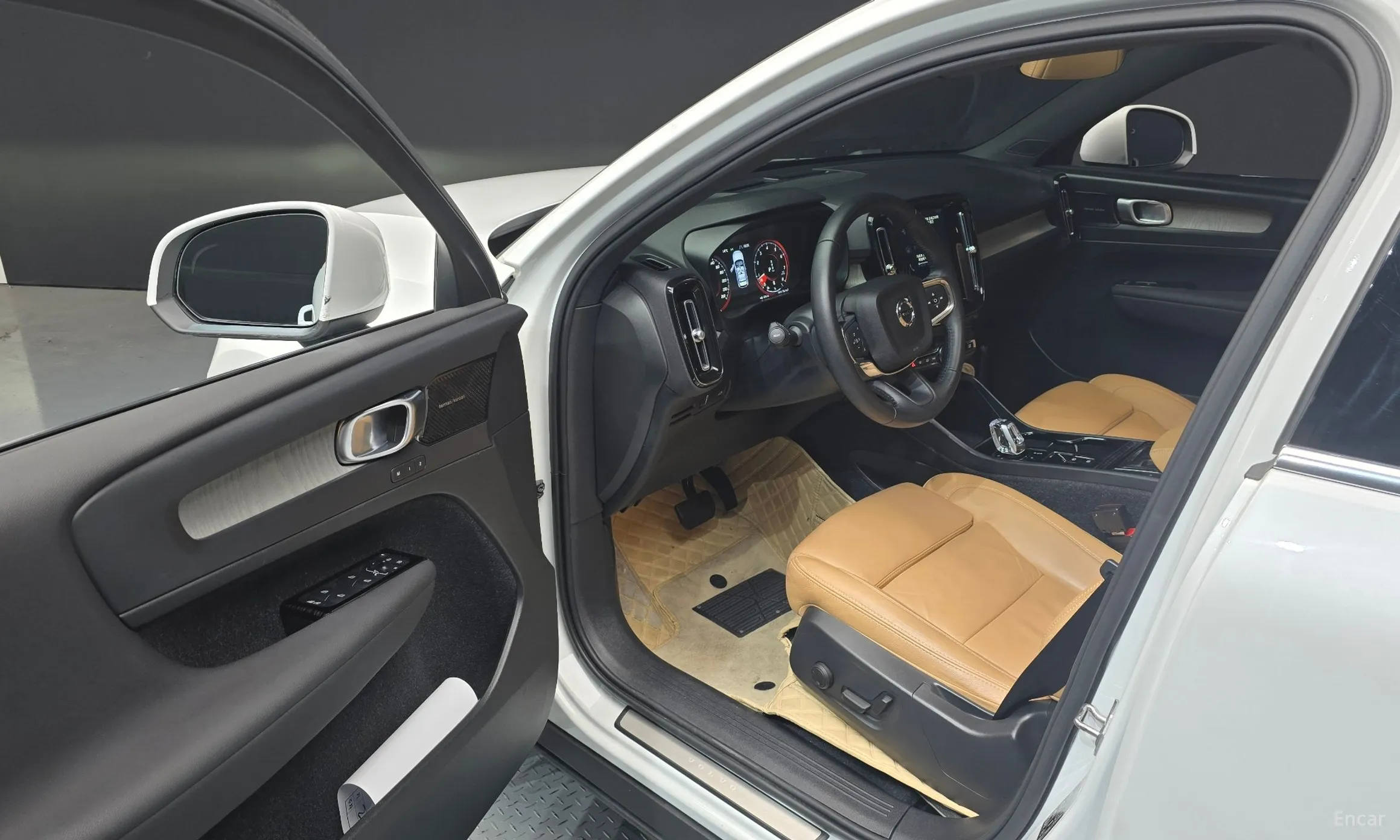 Volvo XC40 превью 10