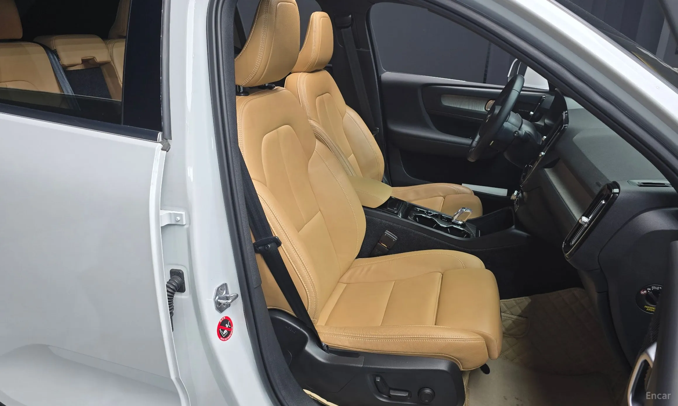 Volvo XC40 превью 12