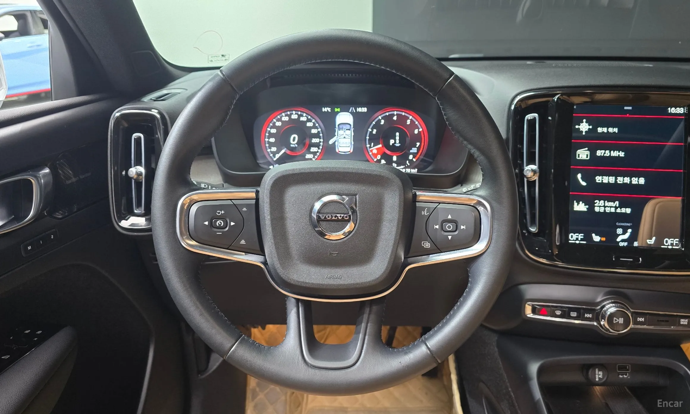 Volvo XC40 превью 13