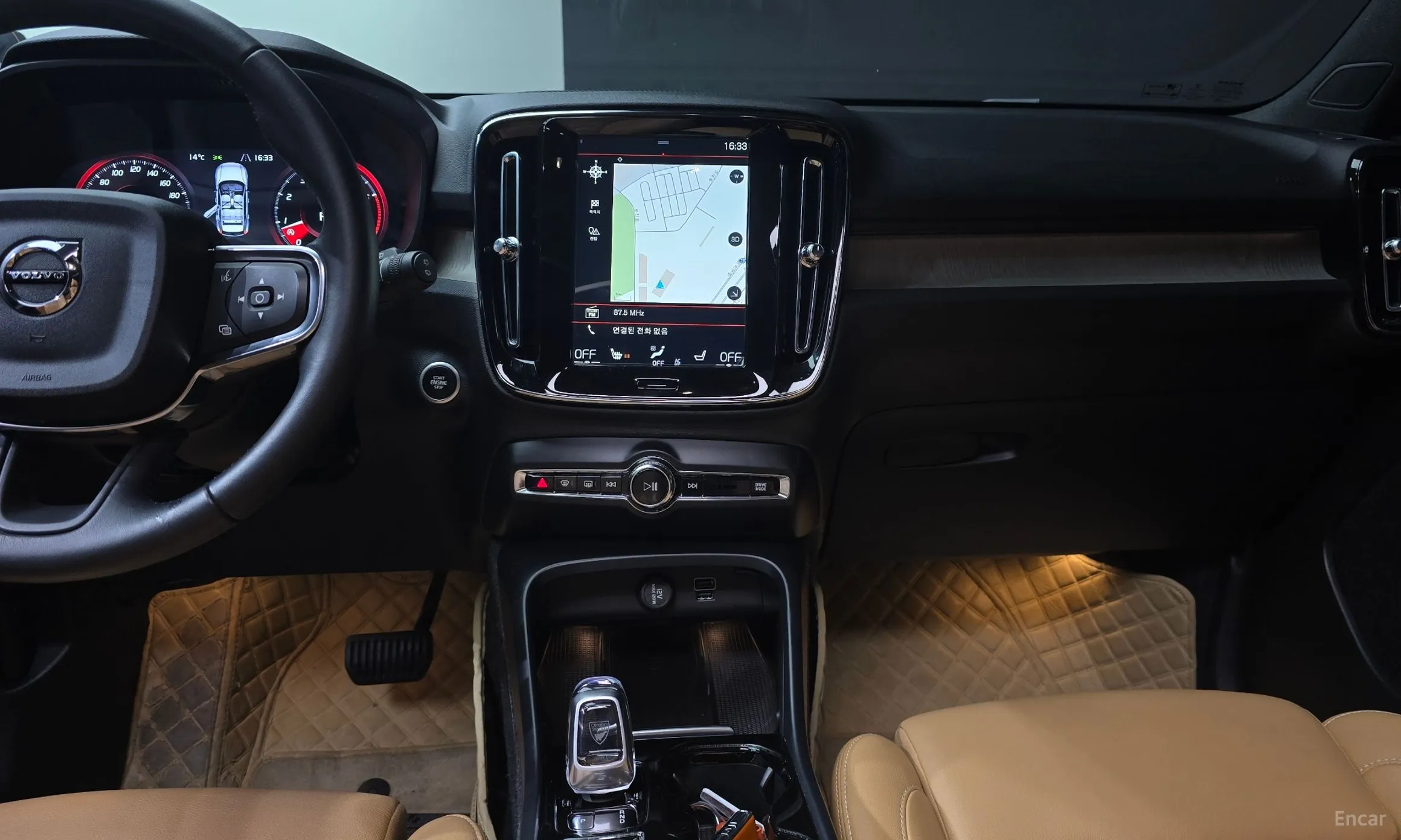 Volvo XC40 превью 19