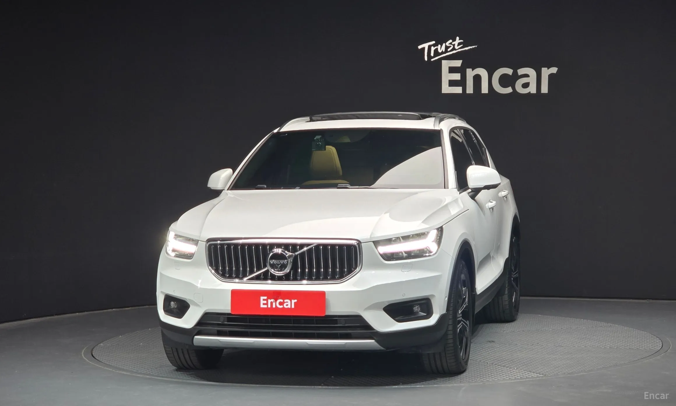 Volvo XC40 превью 3