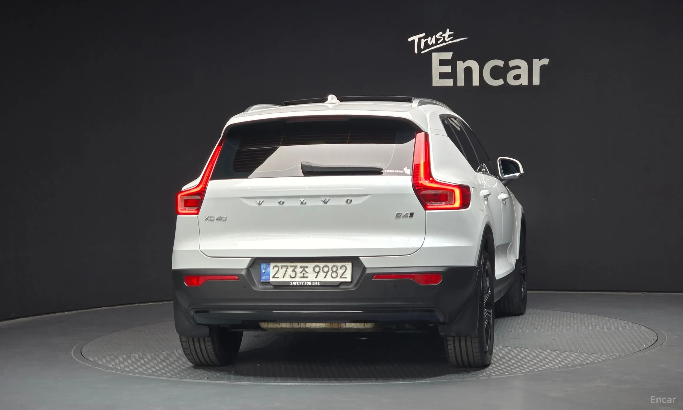 Volvo XC40 превью 4