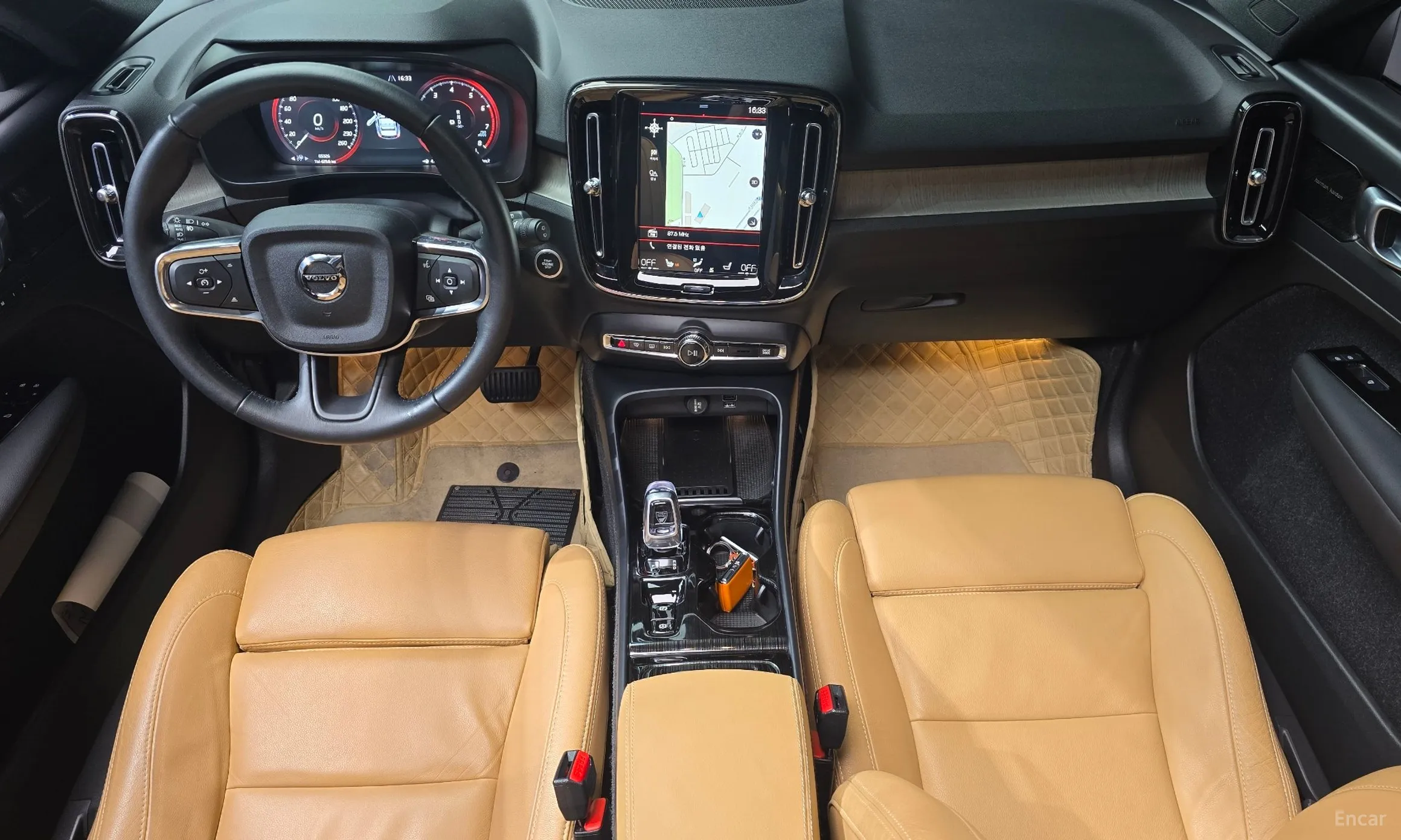 Volvo XC40 превью 7