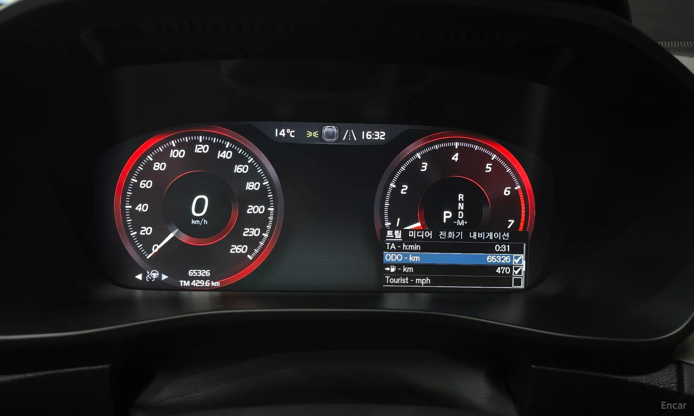 Volvo XC40 превью 8