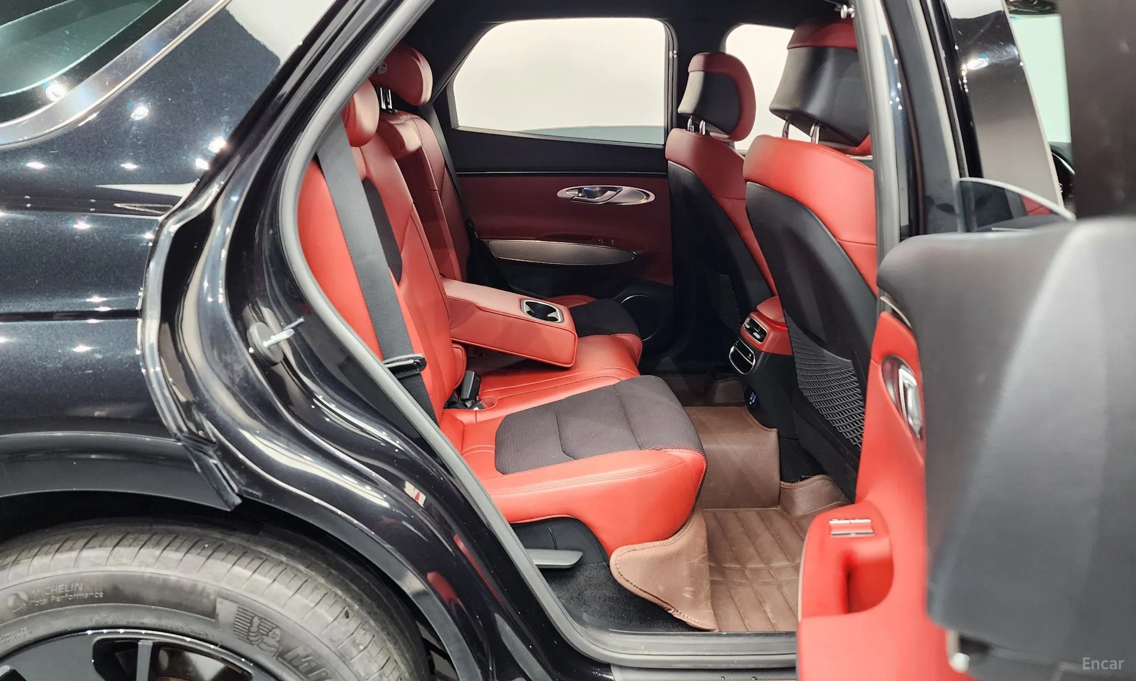 Genesis GV70 превью 12