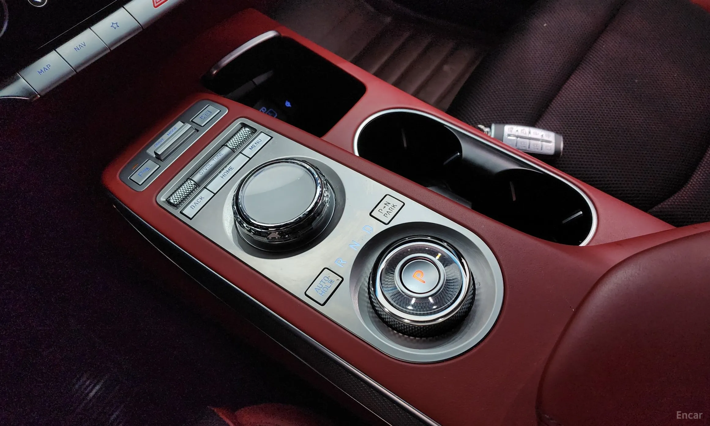 Genesis GV70 превью 9