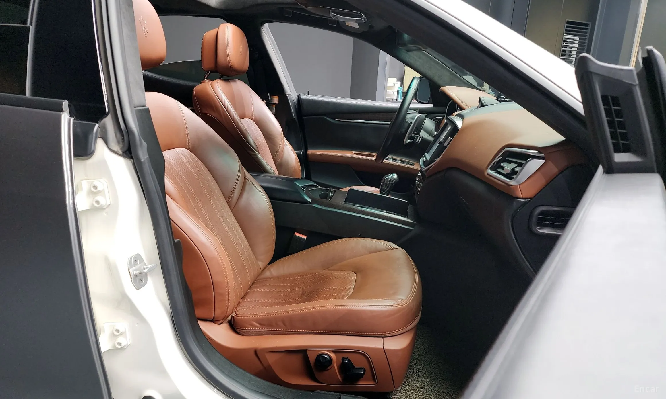 Maserati Ghibli превью 11