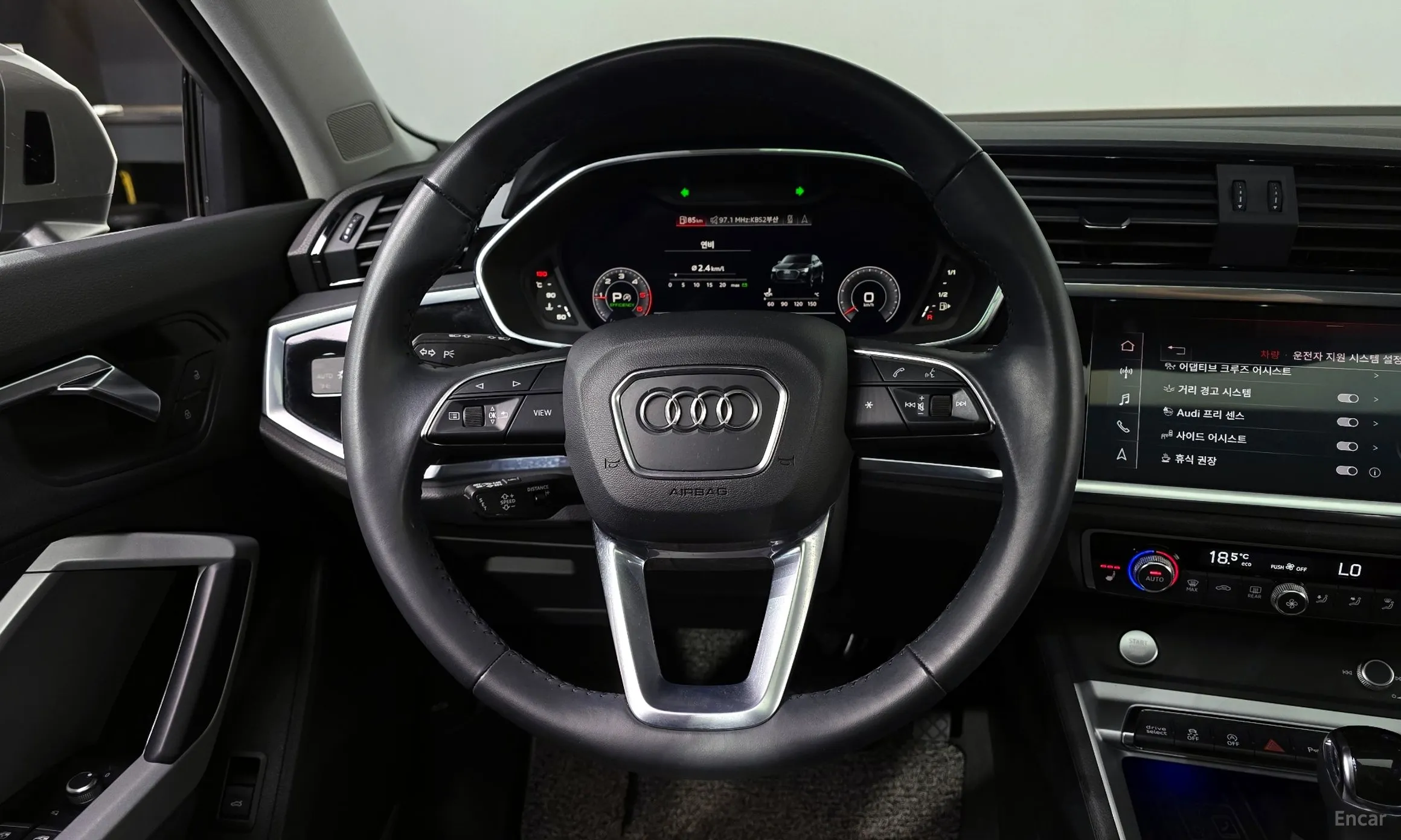 Audi Q3 (F3) превью 13