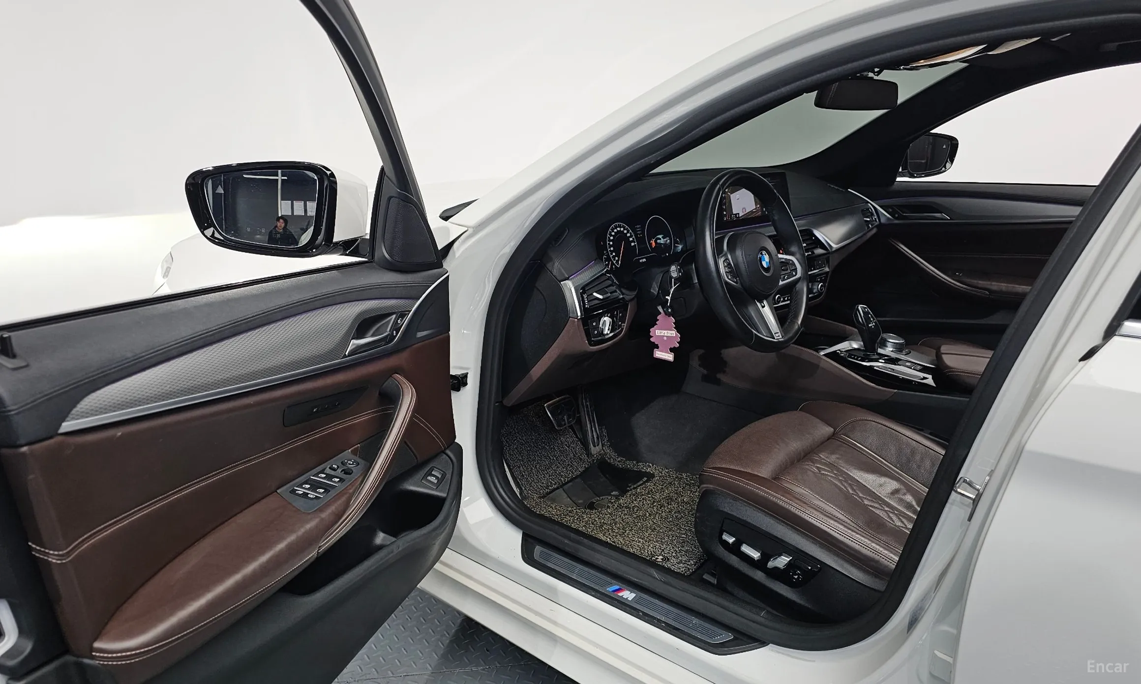 BMW 5 Series (G30) превью 10
