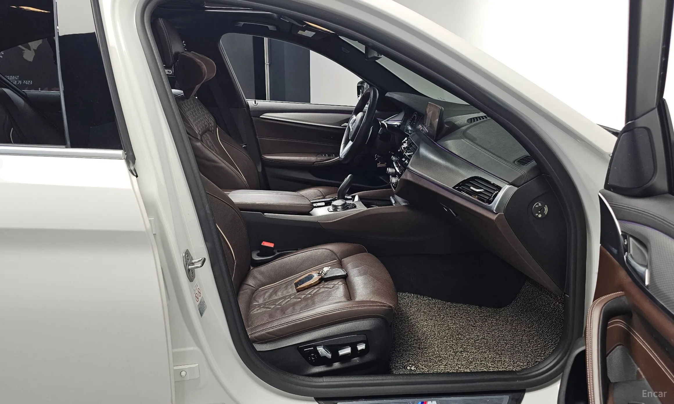 BMW 5 Series (G30) превью 11