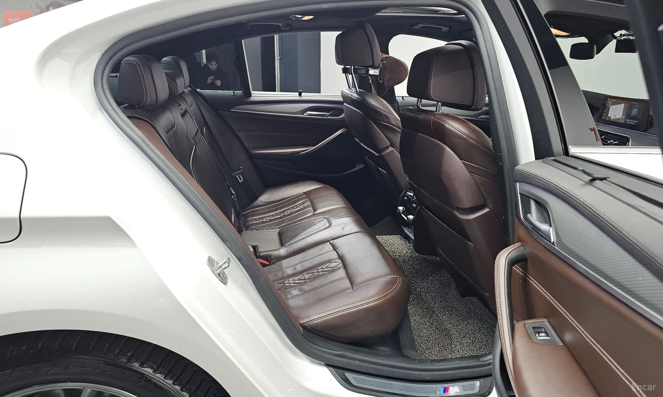 BMW 5 Series (G30) превью 12
