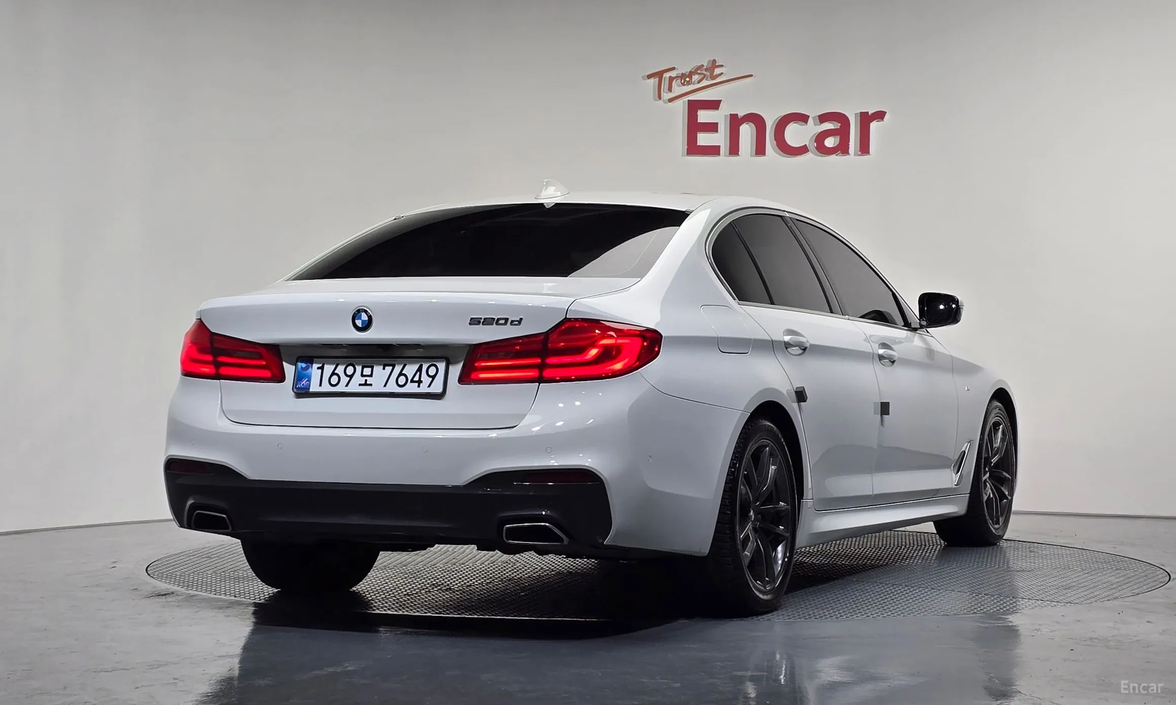 BMW 5 Series (G30) превью 2